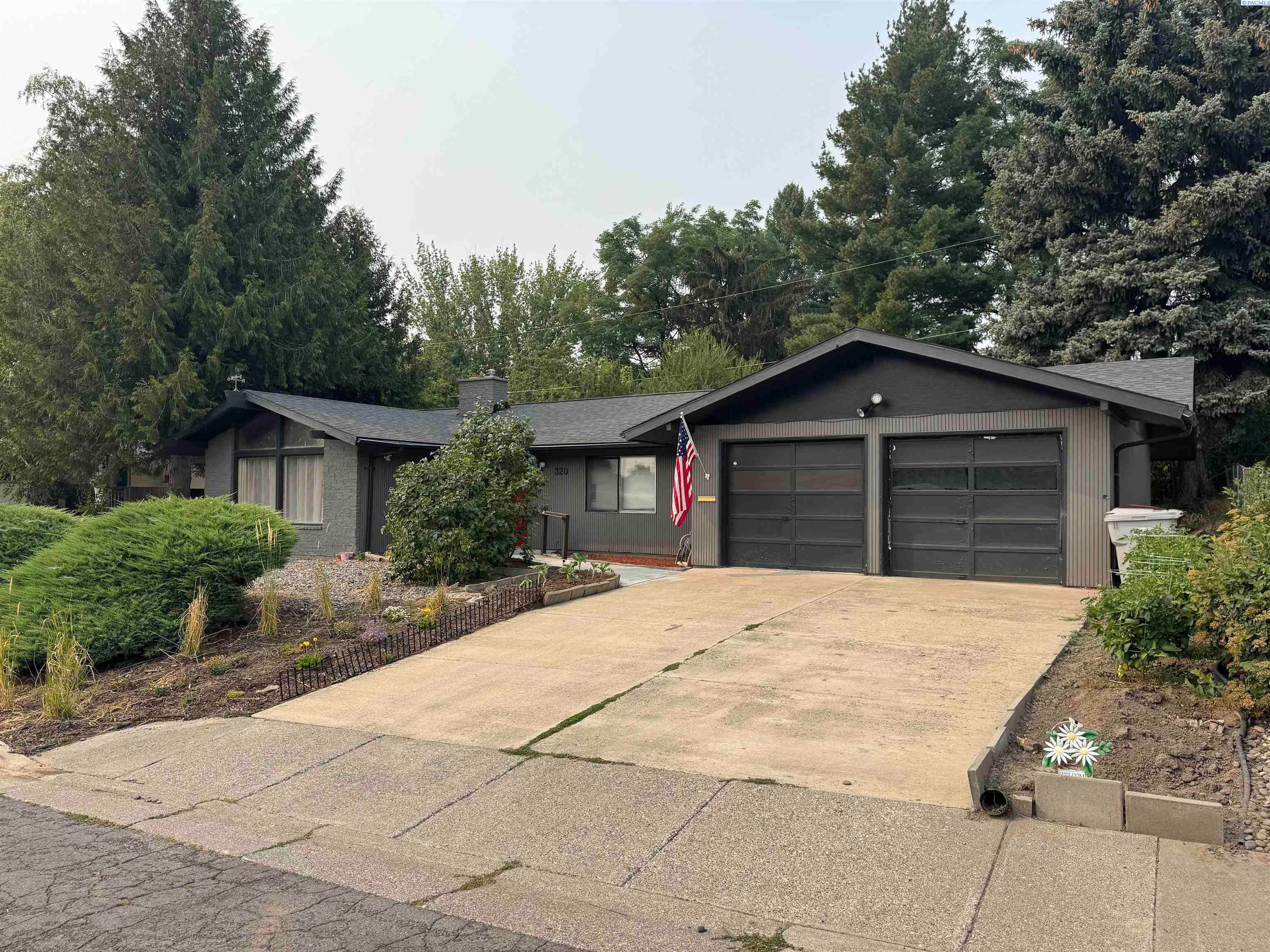 320 SE Nebraska — photo