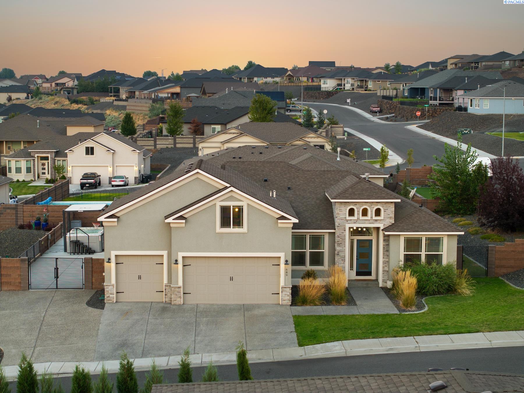 689 Titan Avenue — photo