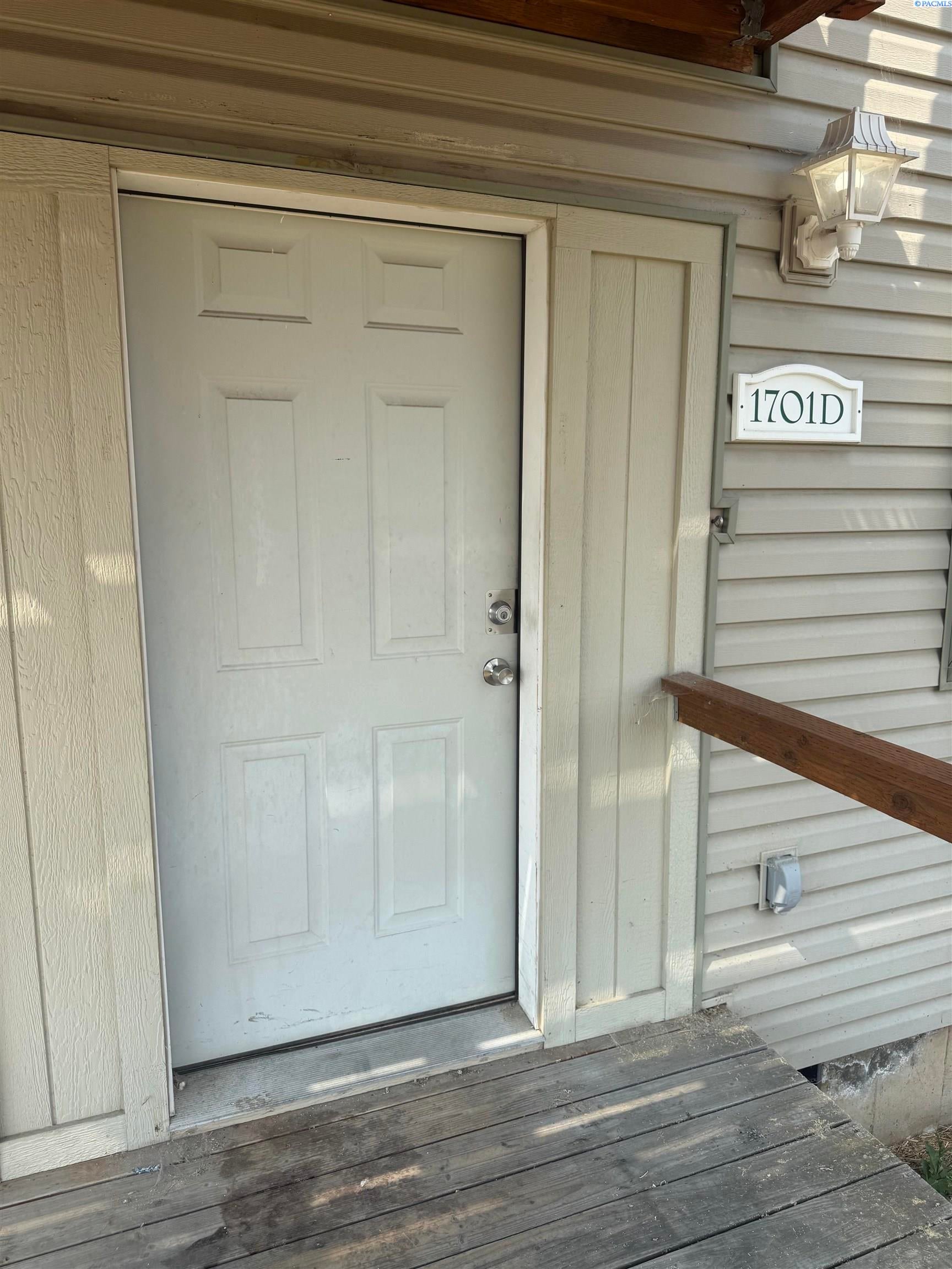 1701 NW Lamont D — photo