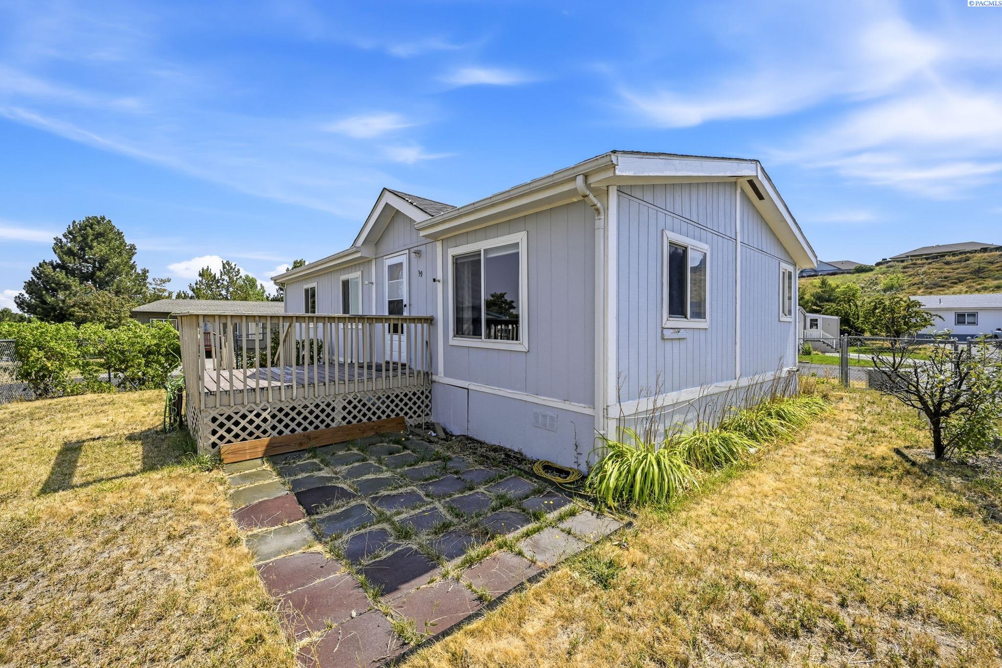 255 NW Golden Hils 39 — photo