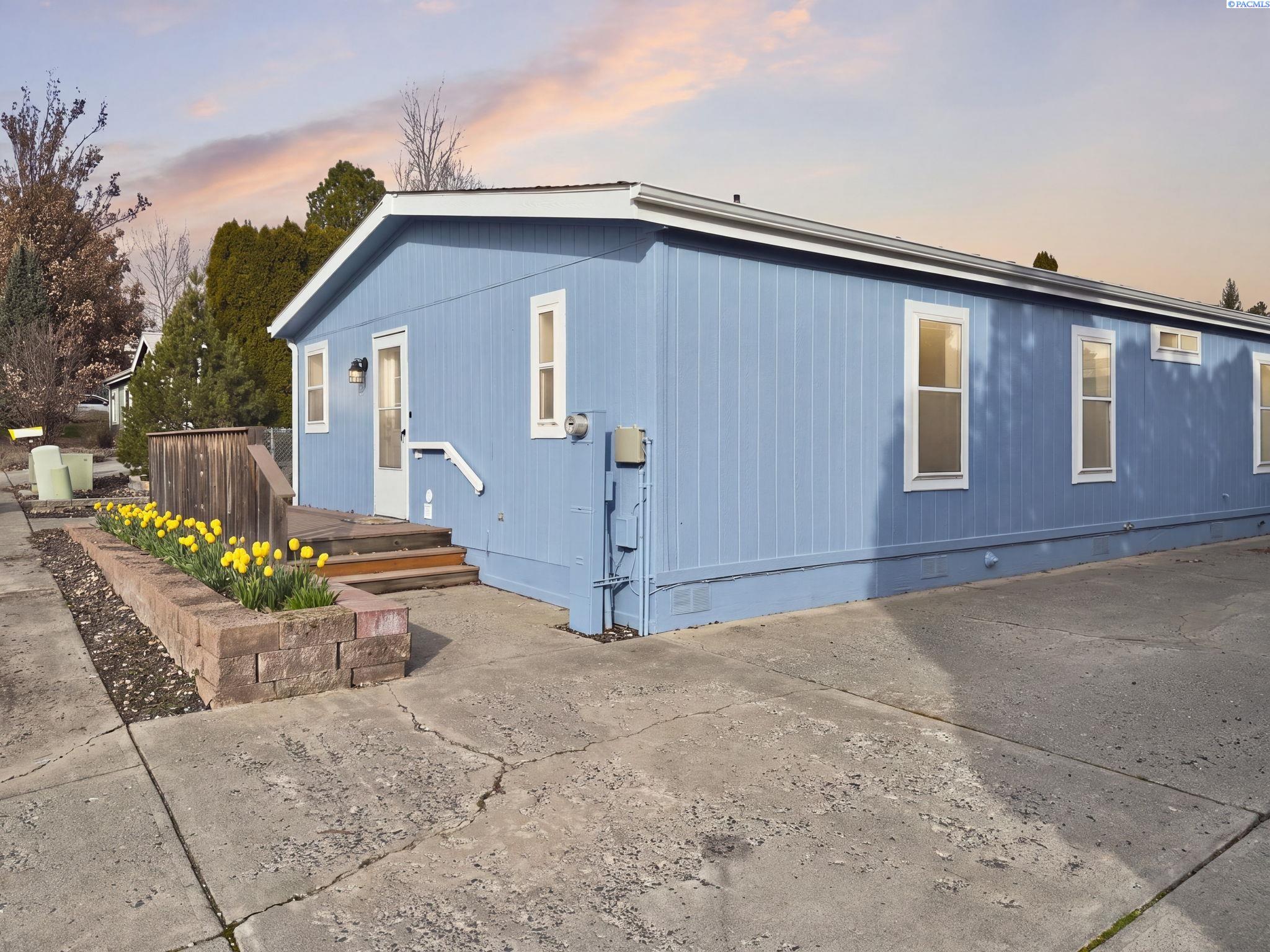 112 NW Glenhaven Drive — photo