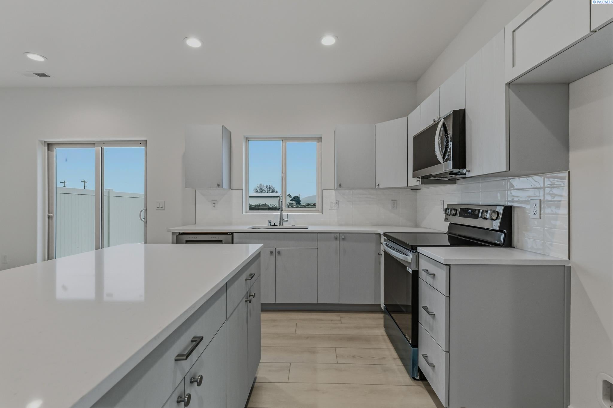 7536 Grapevine Ct — photo