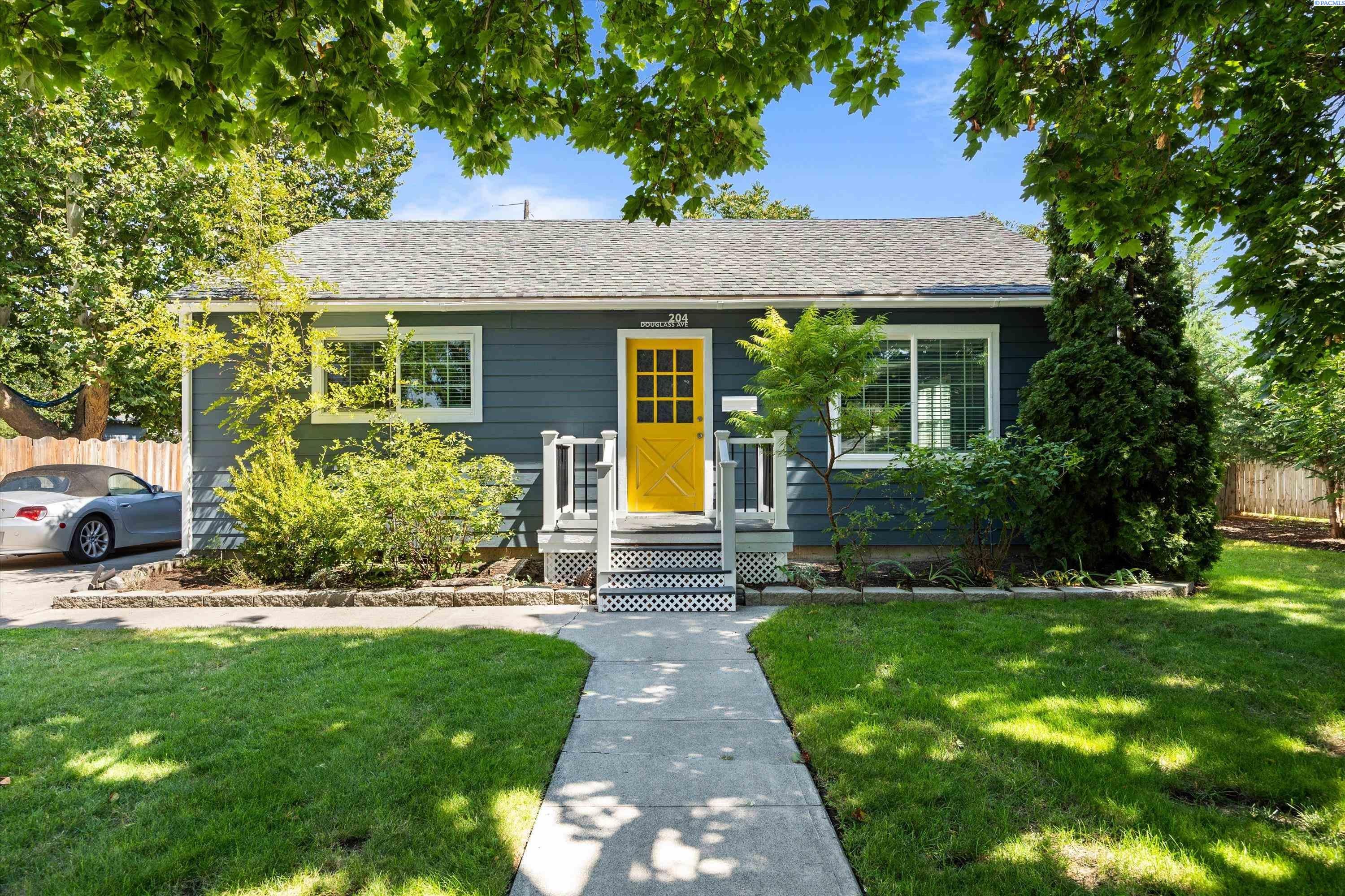 204 Douglass Ave — photo