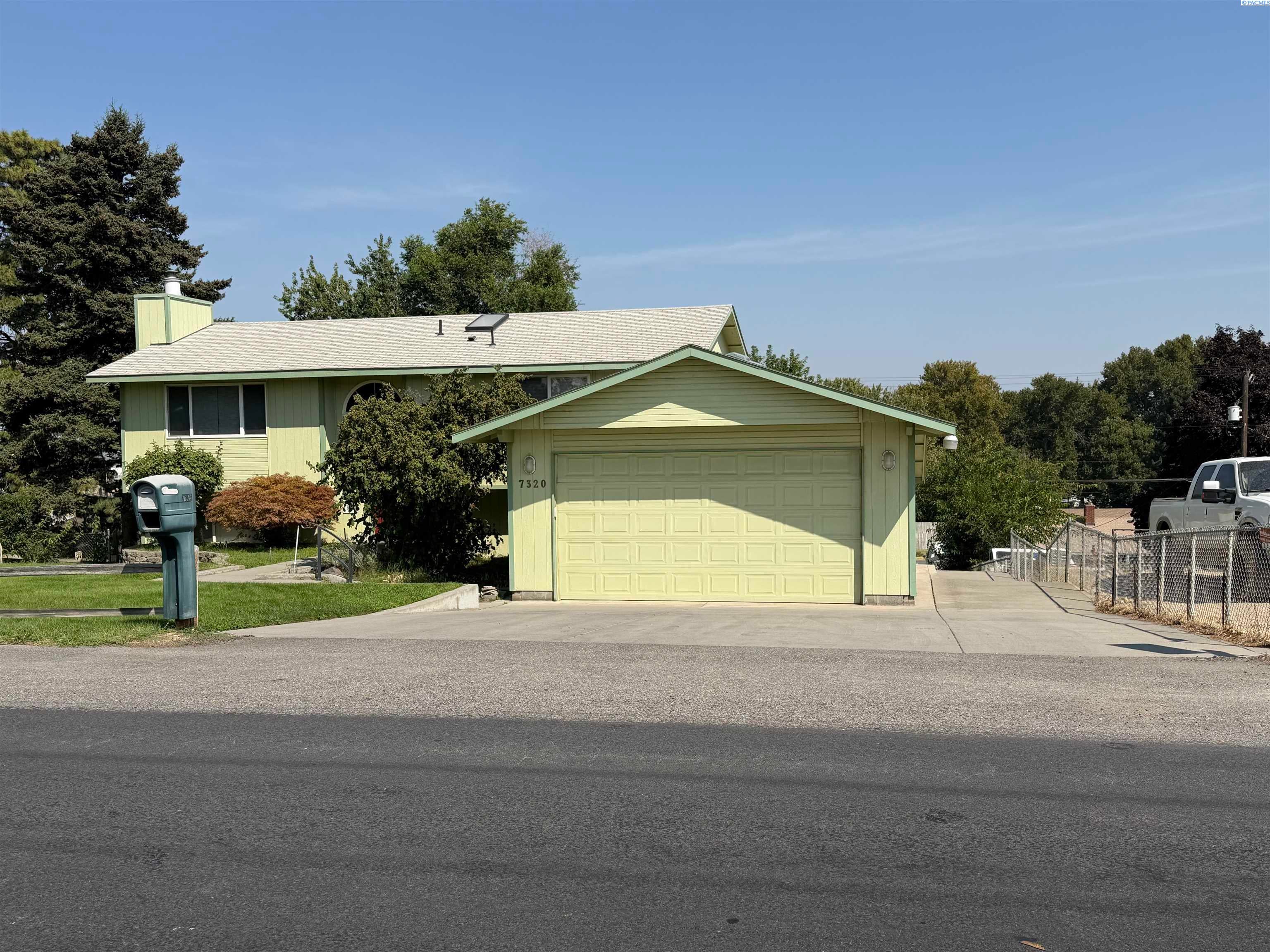 7320 W Yellowstone Ave — photo
