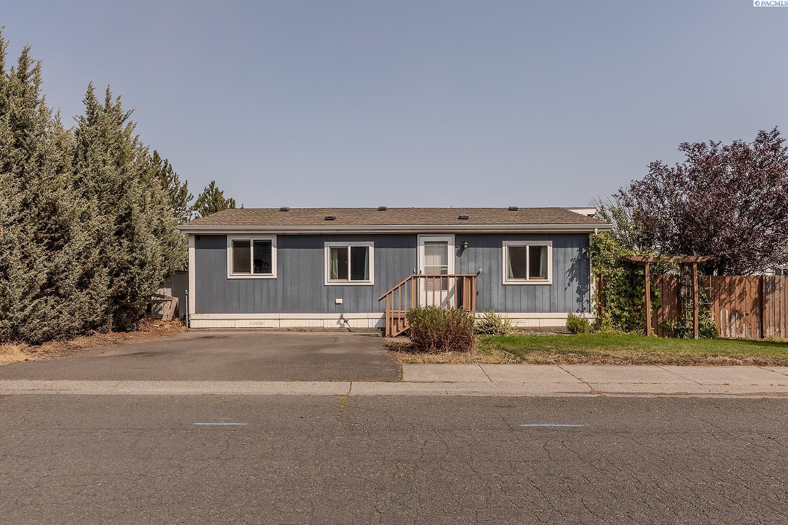 260 NW Golden Hills Dr #7 — photo