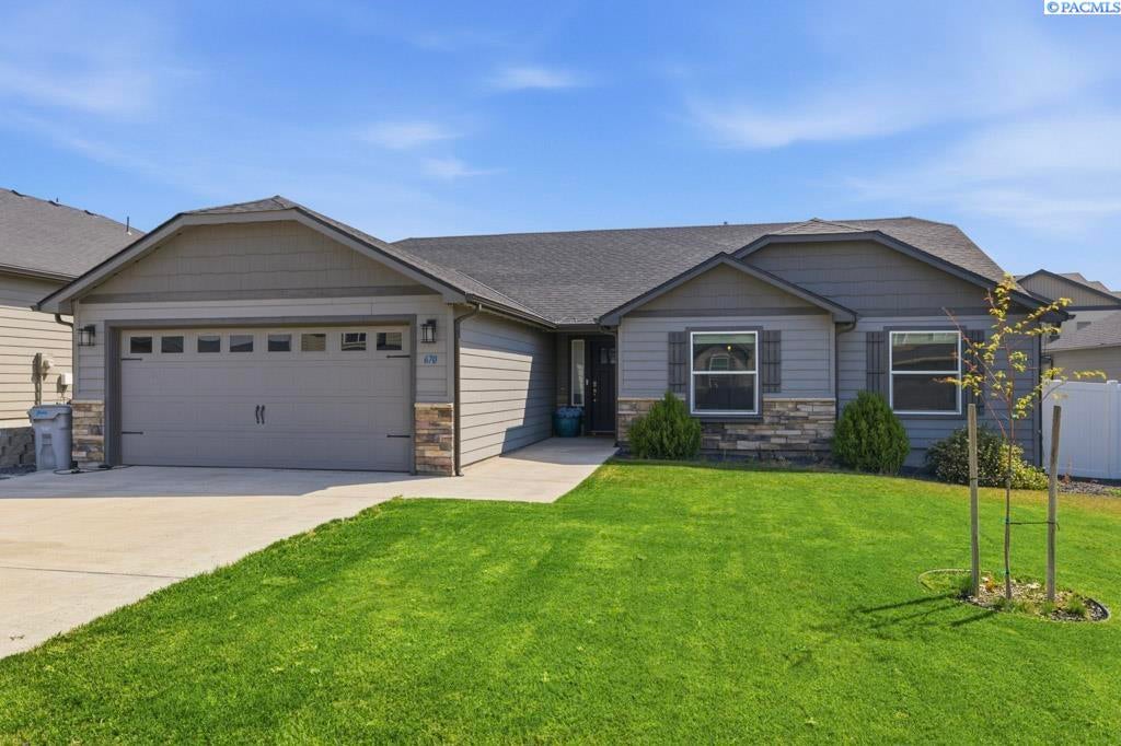 670 SW Wheat Ridge Dr — photo