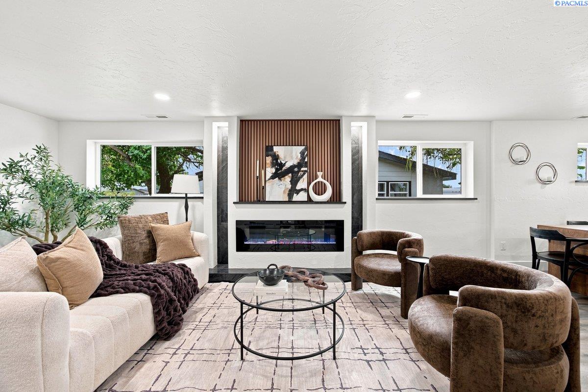 636 S Sycamore Ave — photo