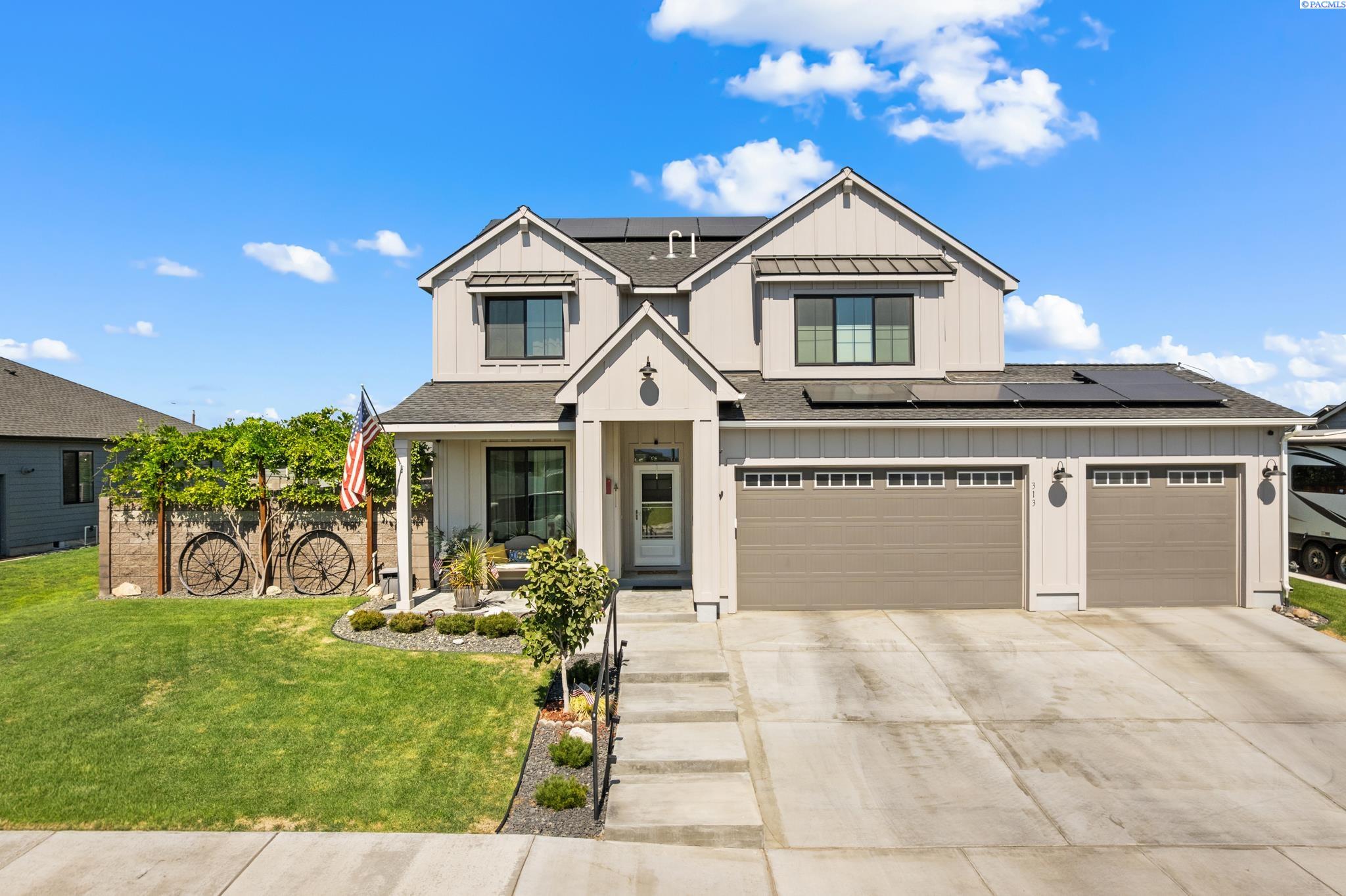 313 Ruby Ave, Grandview, WA 98930 — photo 2