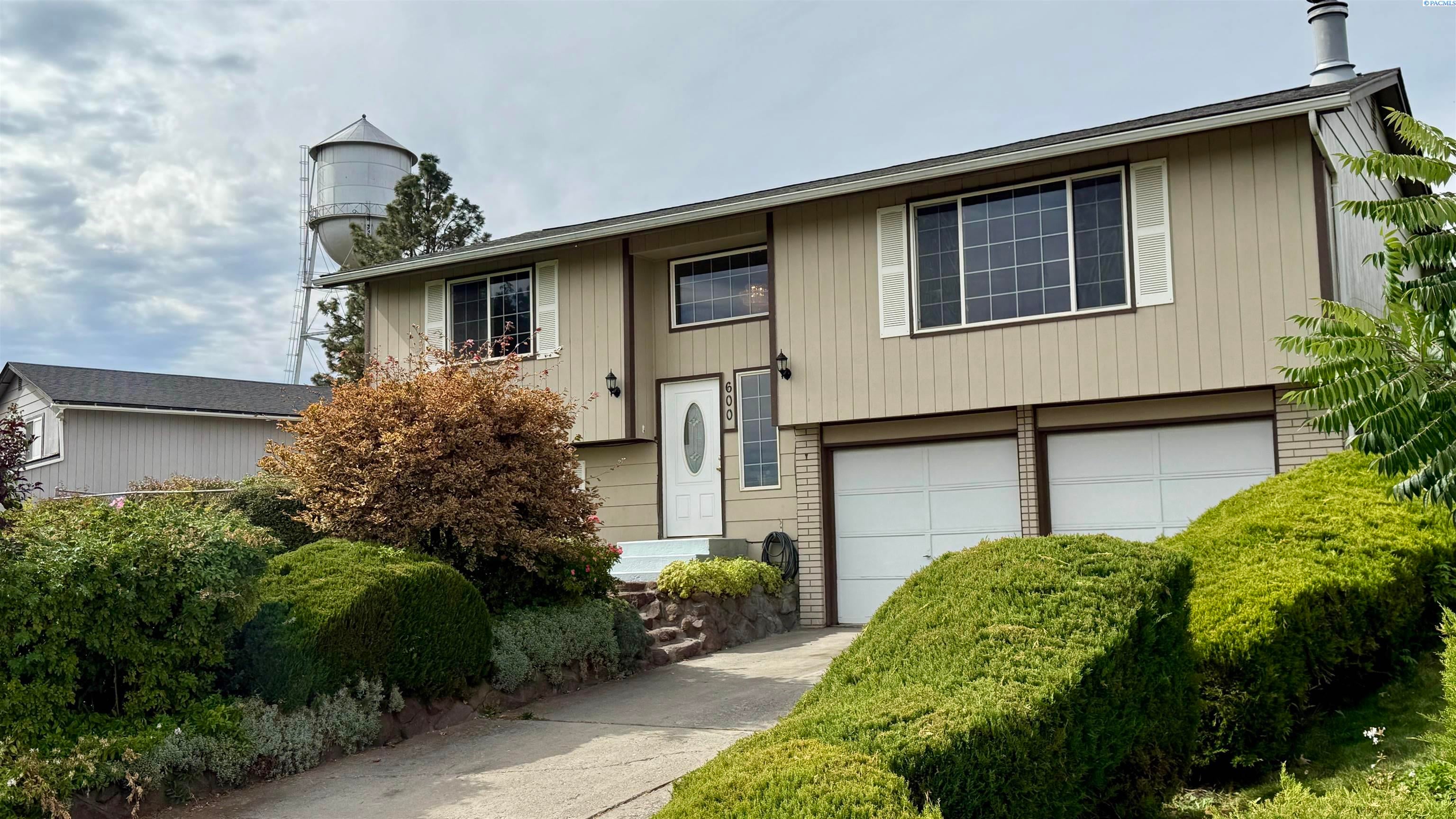 600 Westwind Drive — photo