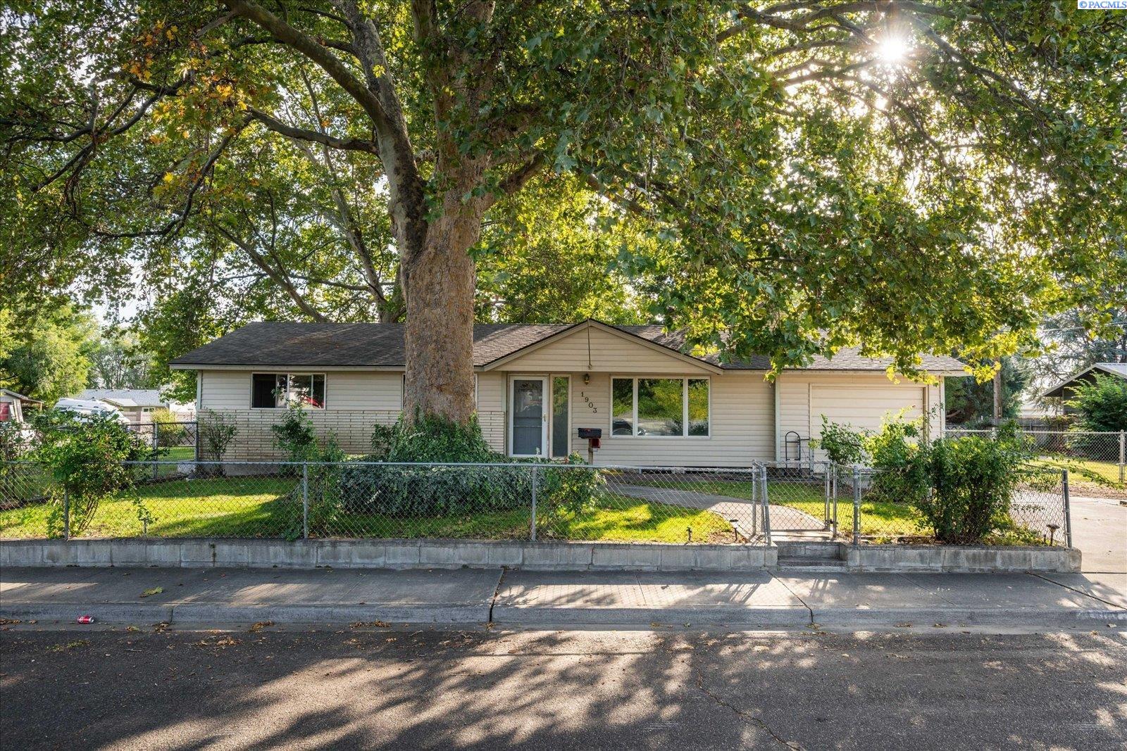 1903 S Dayton Place — photo