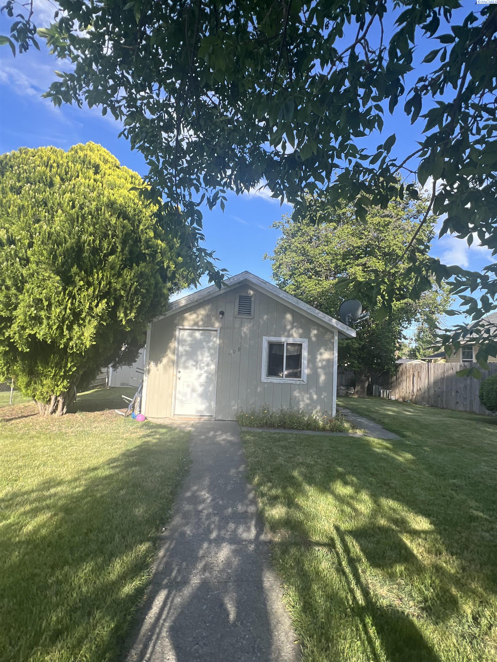 209 G Avenue — photo