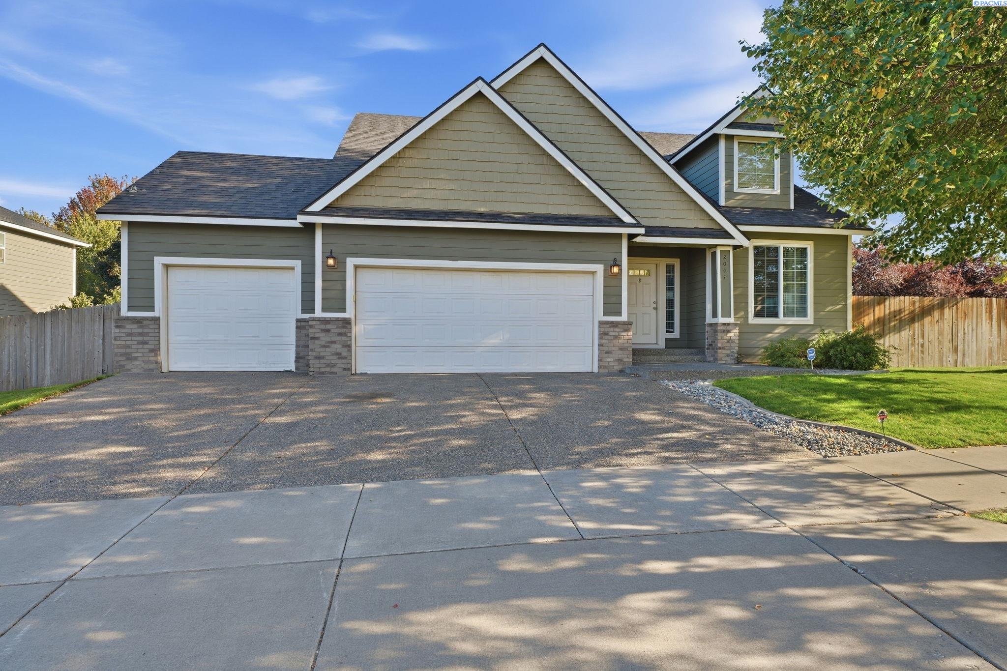 2007 S Tweedt Street Space to Spread Out in the Heart of Kennewick — photo