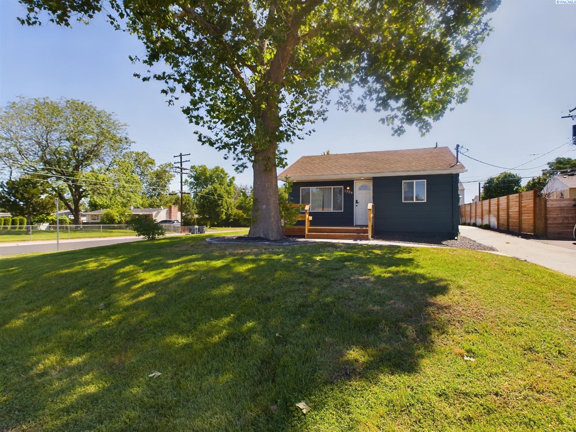 1328 Potter Avenue — photo