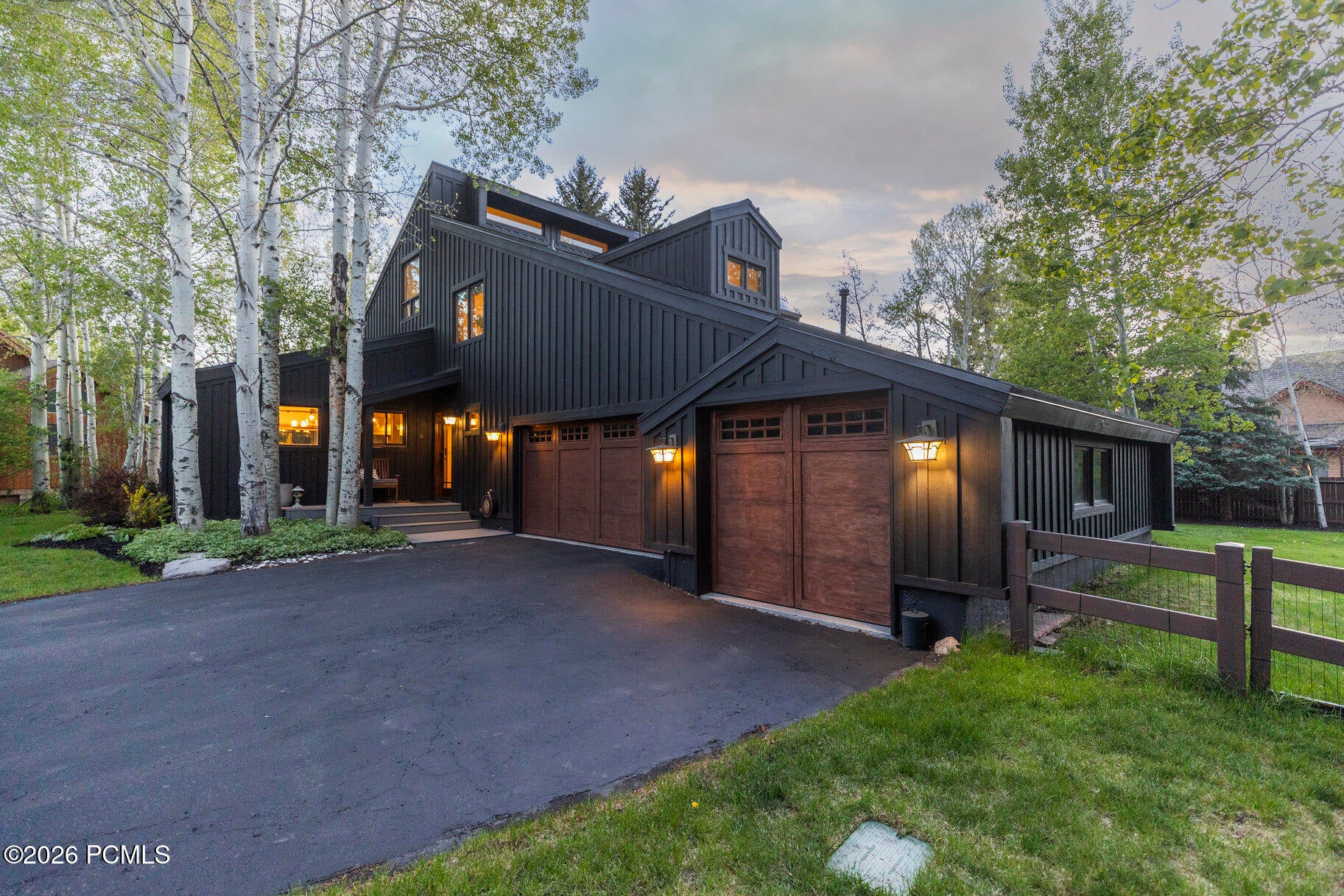 2126 Twilight Court — photo