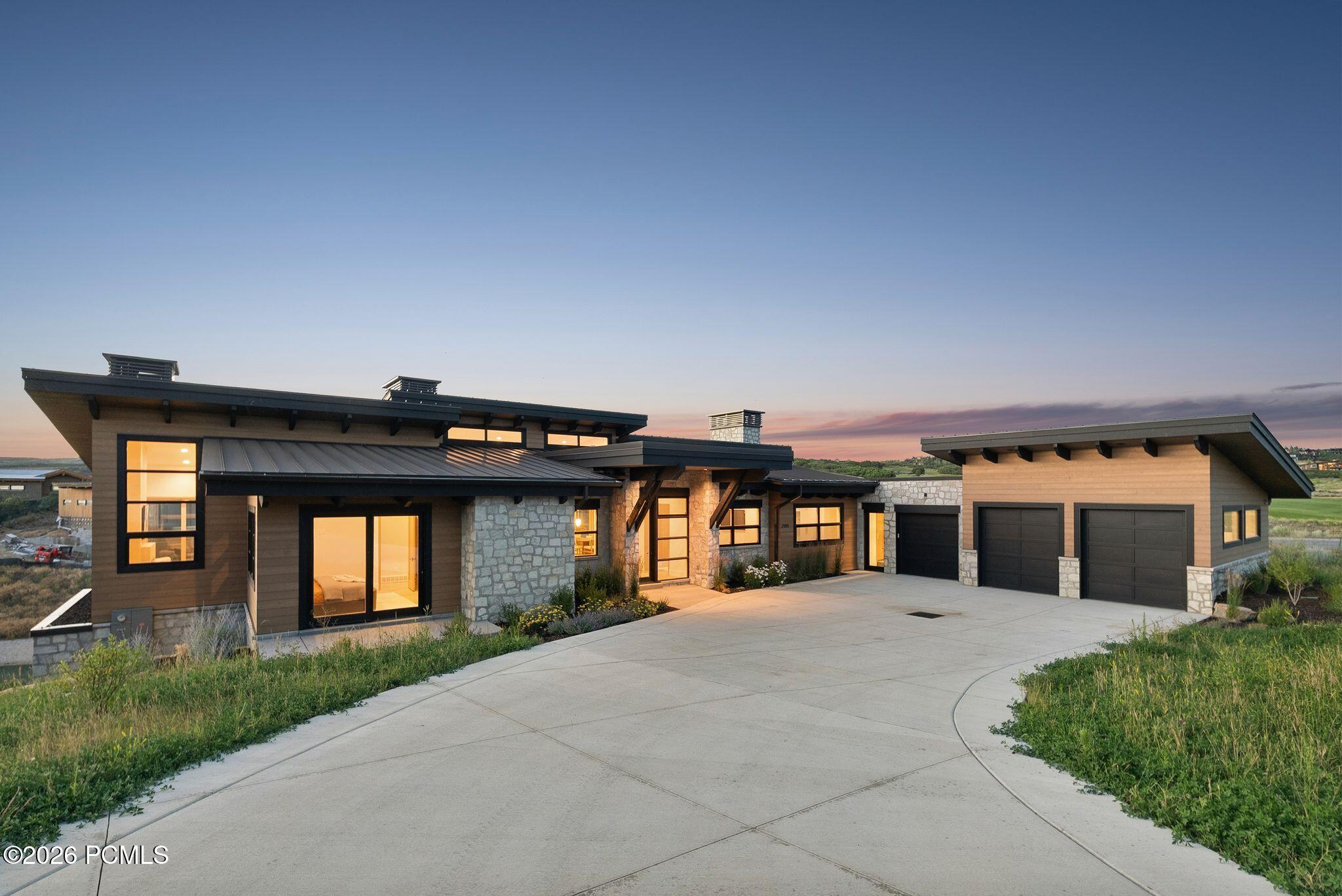 2105 E Paddleboard Way — photo
