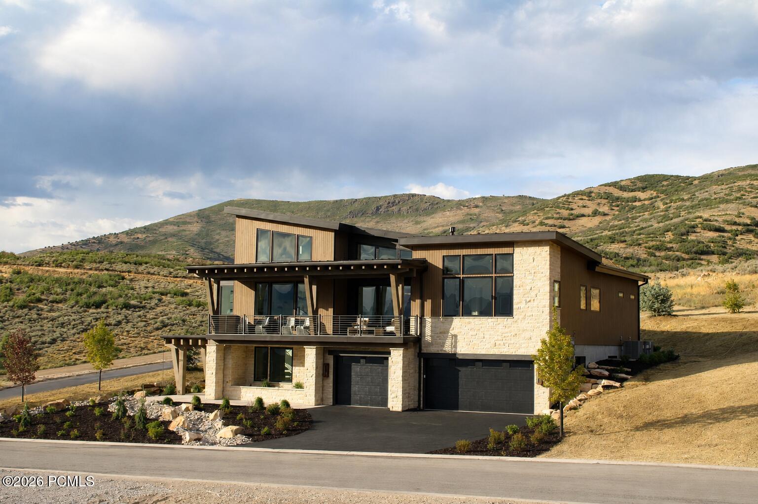 1221 E Coyote View Circle — photo
