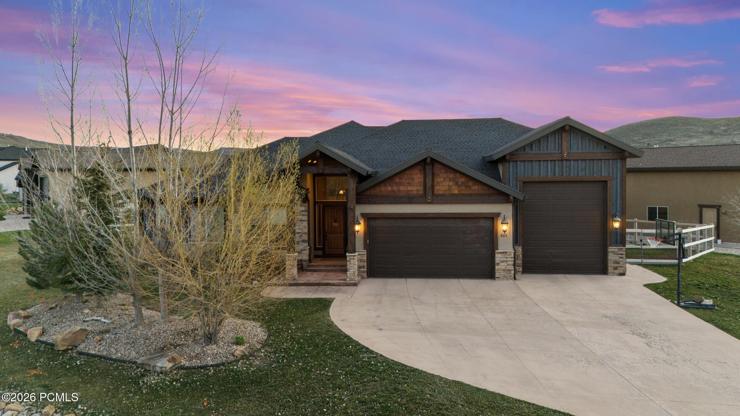 823 W Summit Haven Circle — photo
