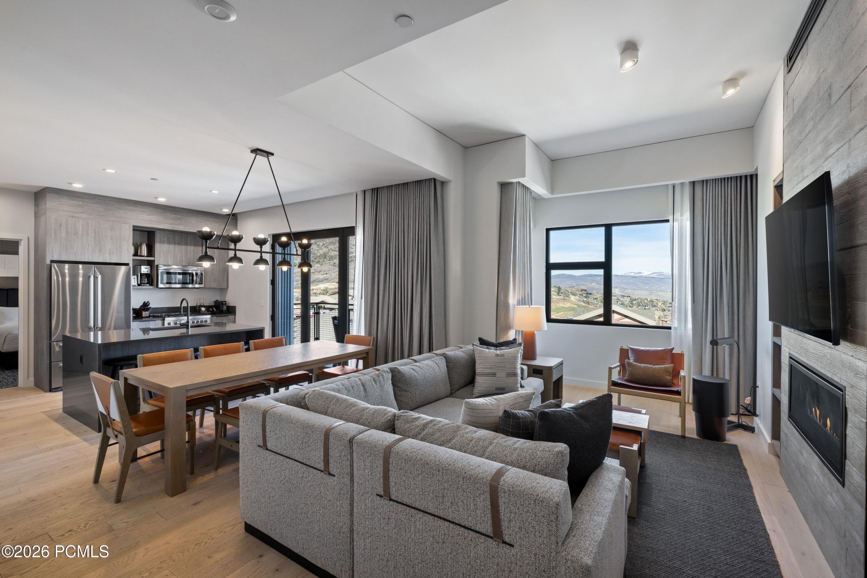 2417 W High Mountain Road 2611 — photo