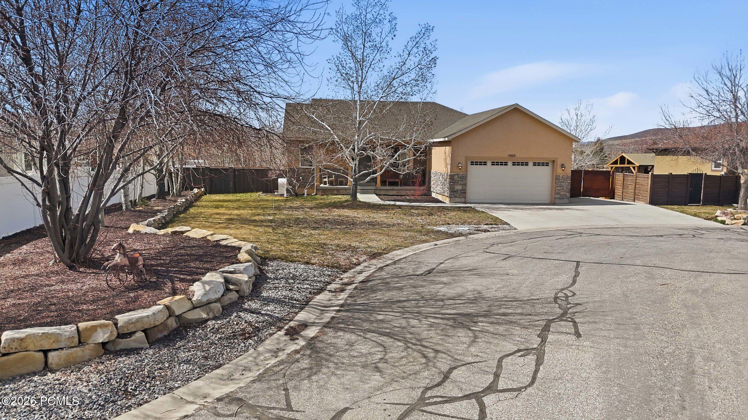 5325 Bridle Circle — photo