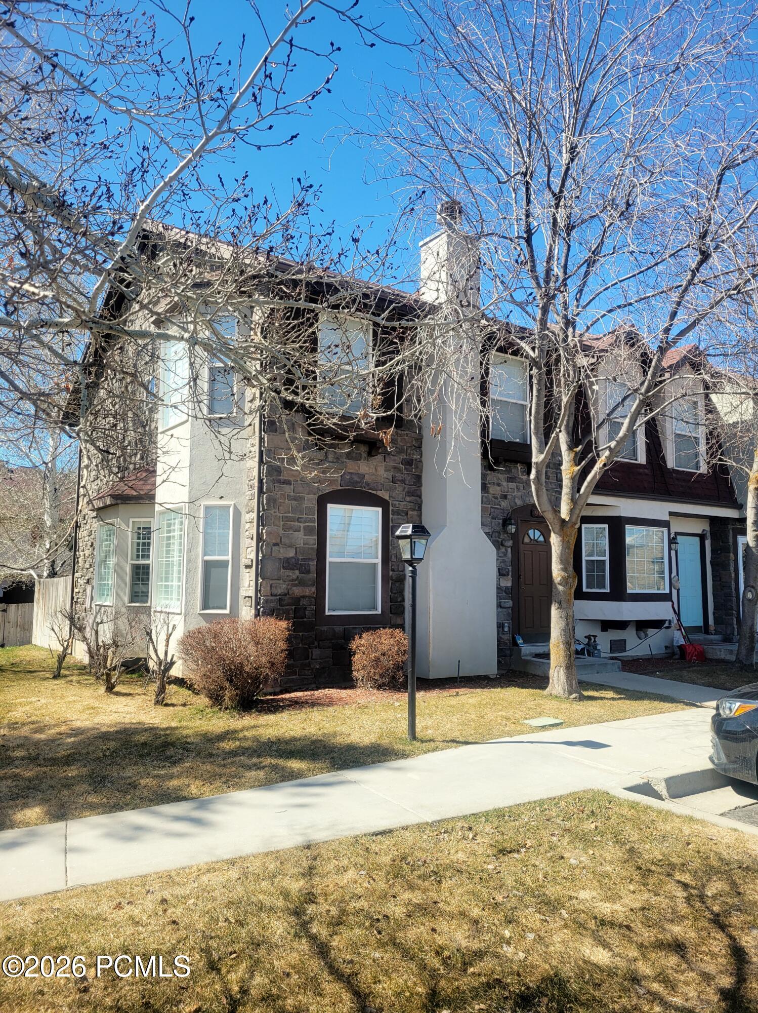 902 E Hamlet Circle — photo