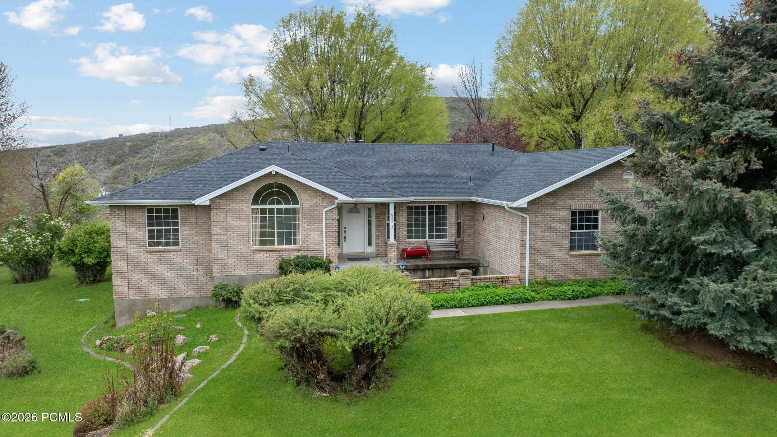 1025 Swiss Alpine — photo