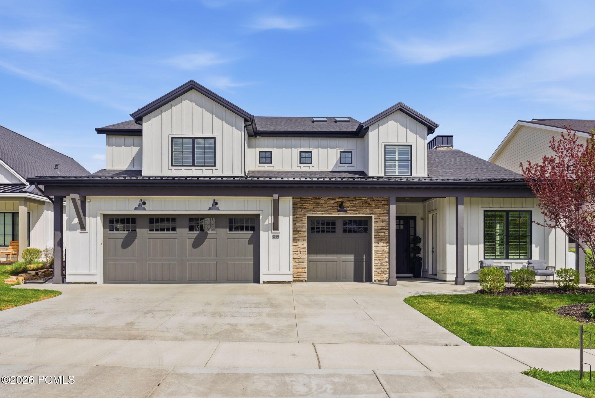 512 N Farmhouse Way — photo