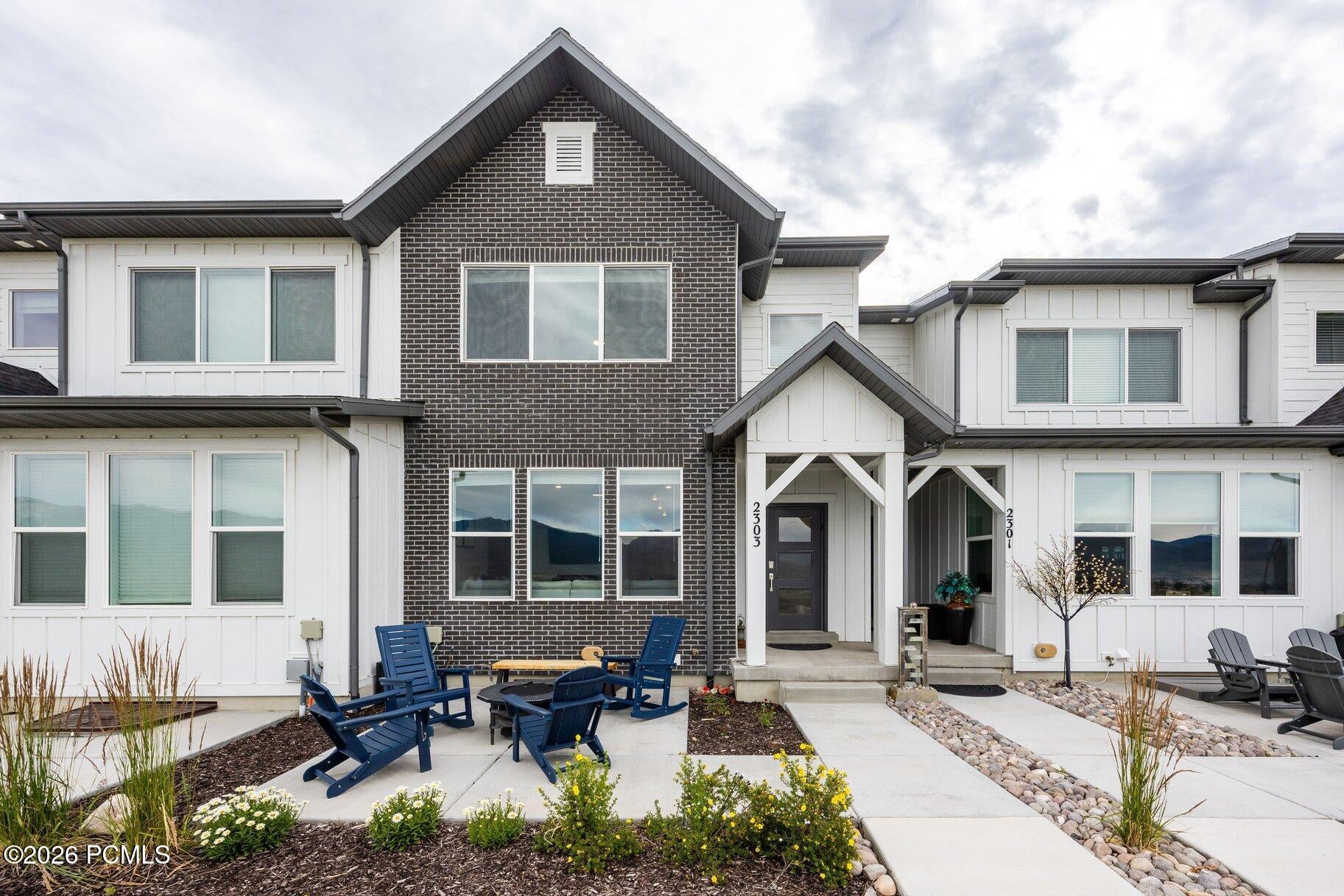 2303 N Canal View Lane — photo