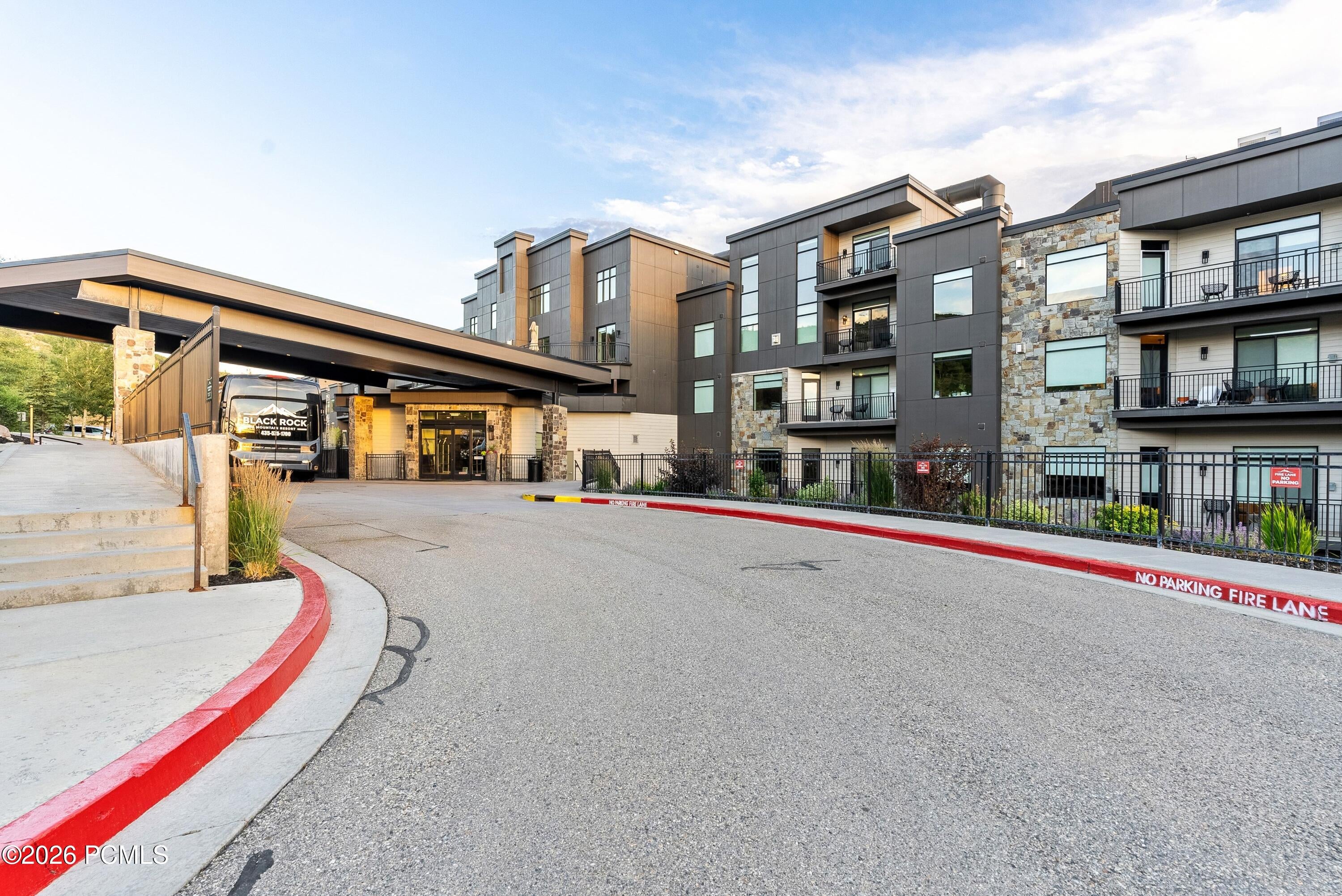 909 W Peace Tree Trail 513 — photo