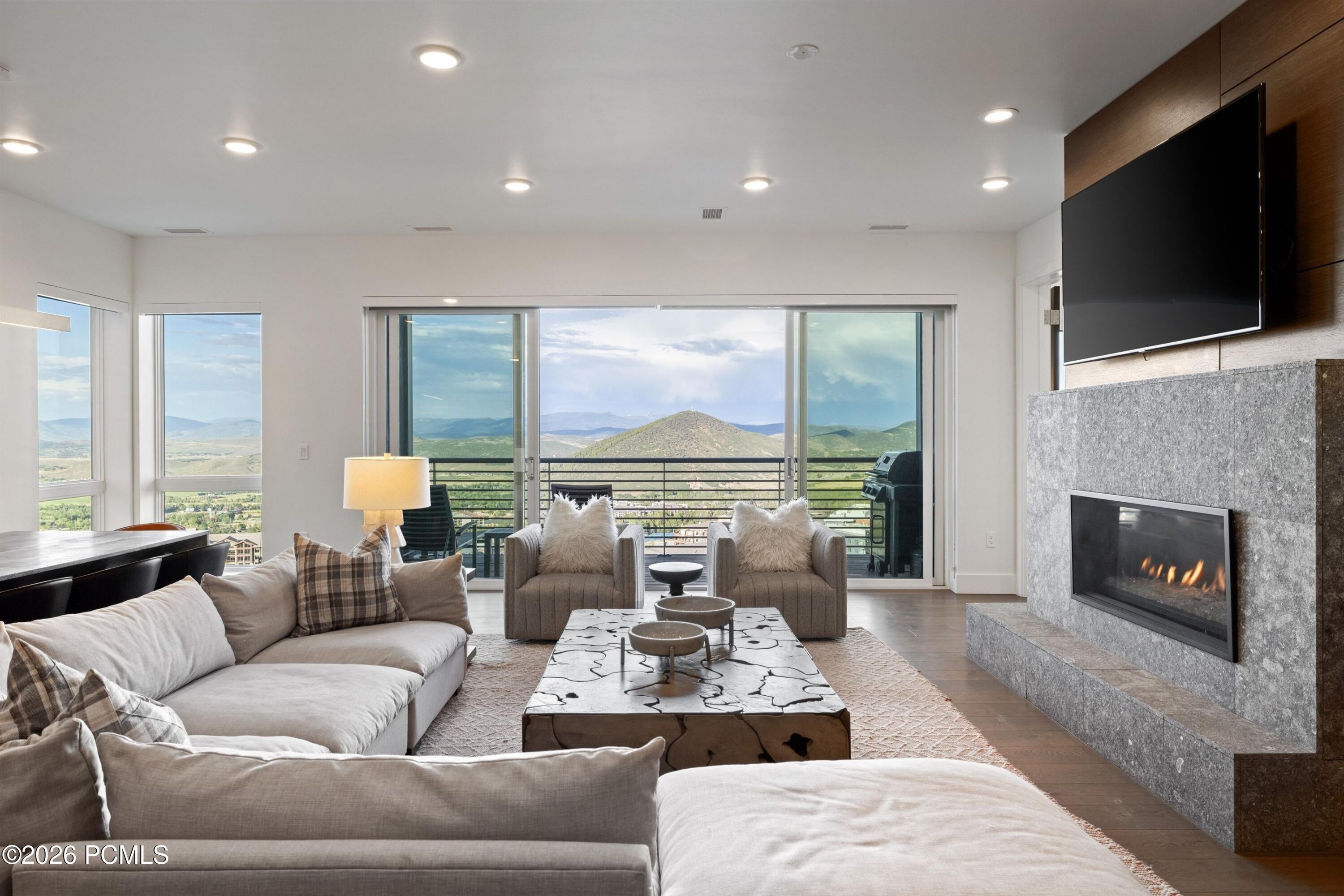 2752 W High Mountain Road 306 — photo