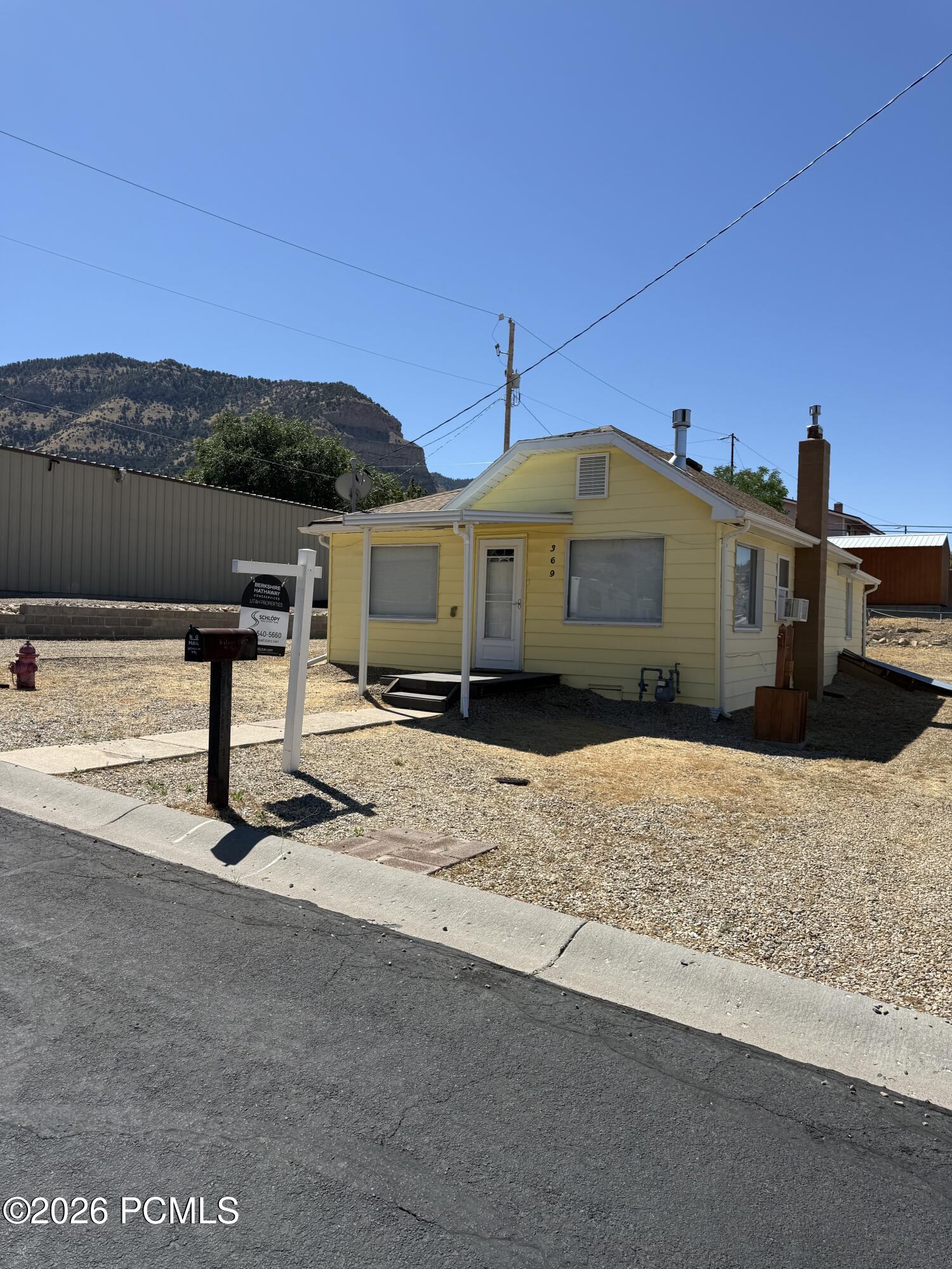 369 N 400 — photo