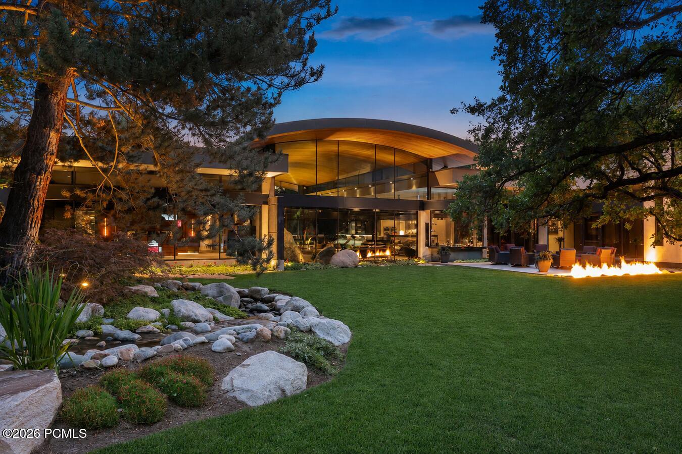 2550 E Brentwood Dr — photo
