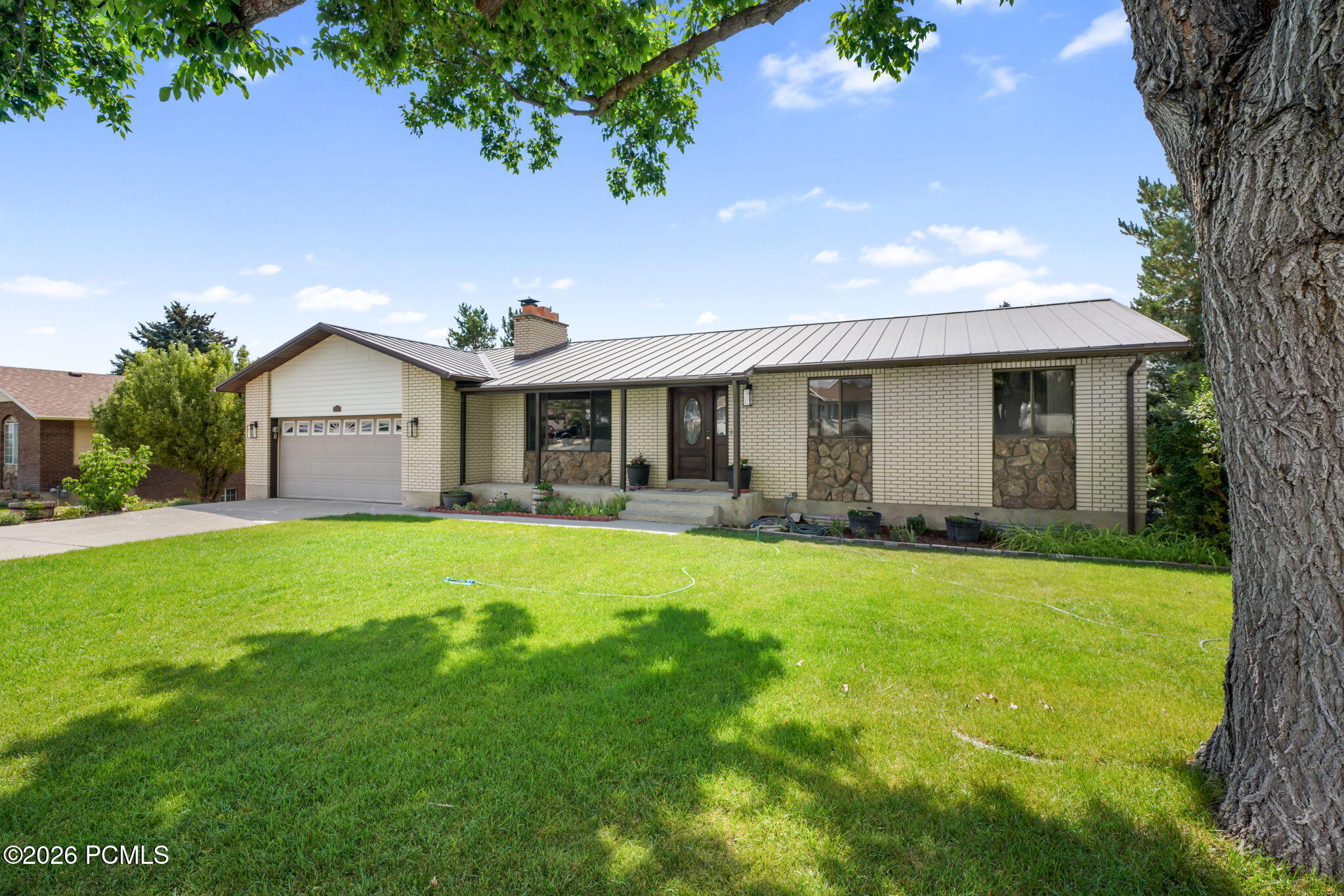 1007 N Valley Drive — photo