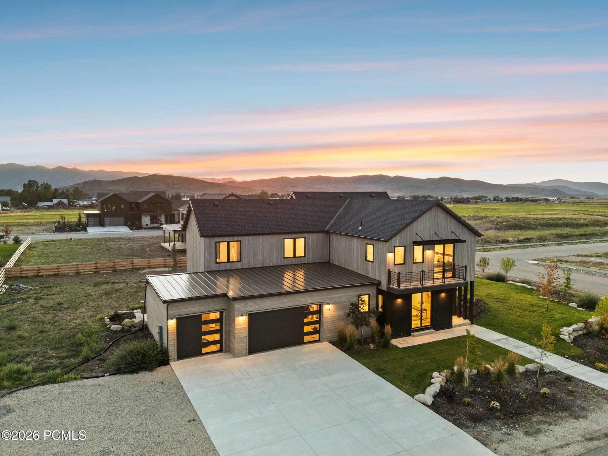 798 Lazy Way — photo