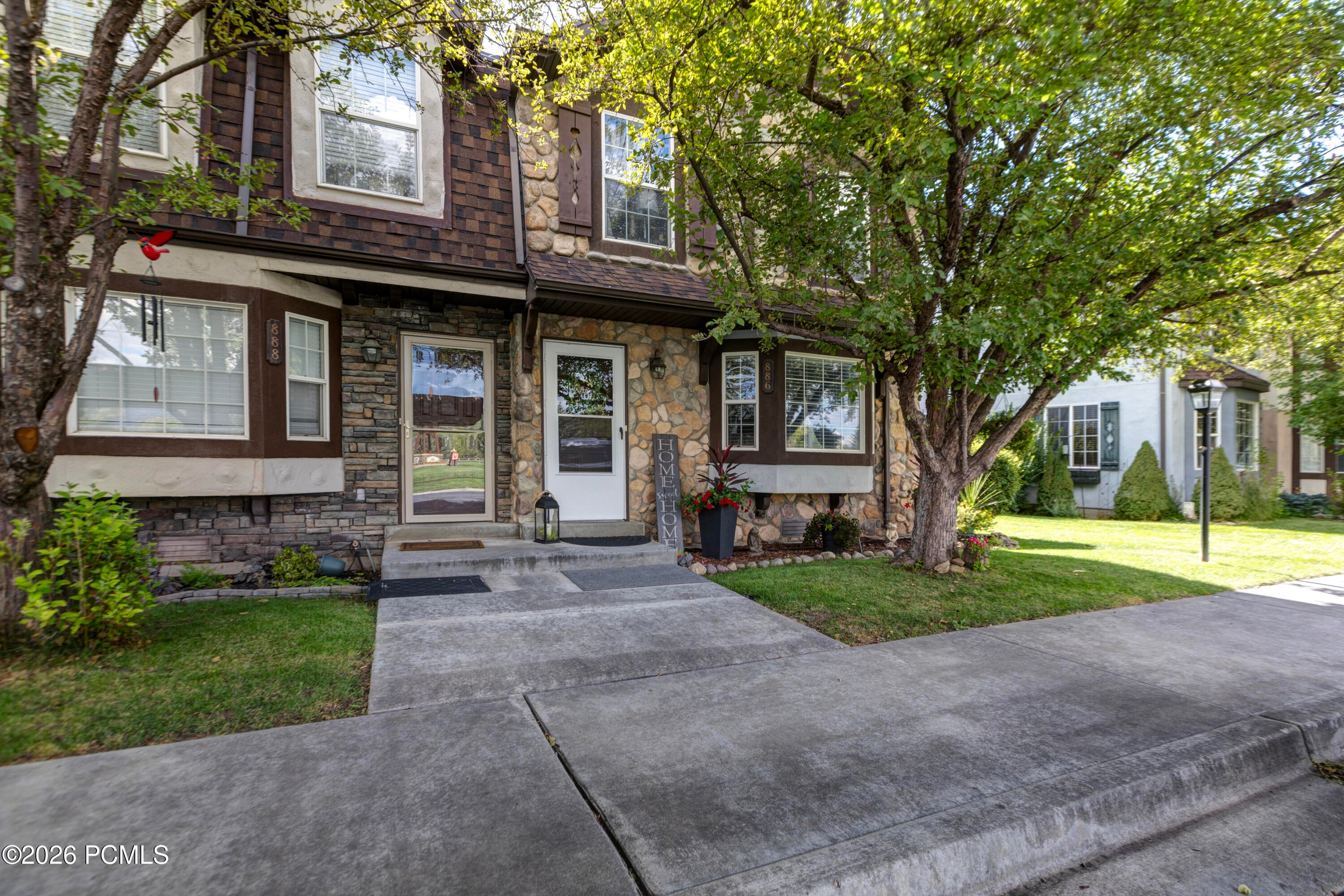 886 N Hamlet Circle Circle — photo