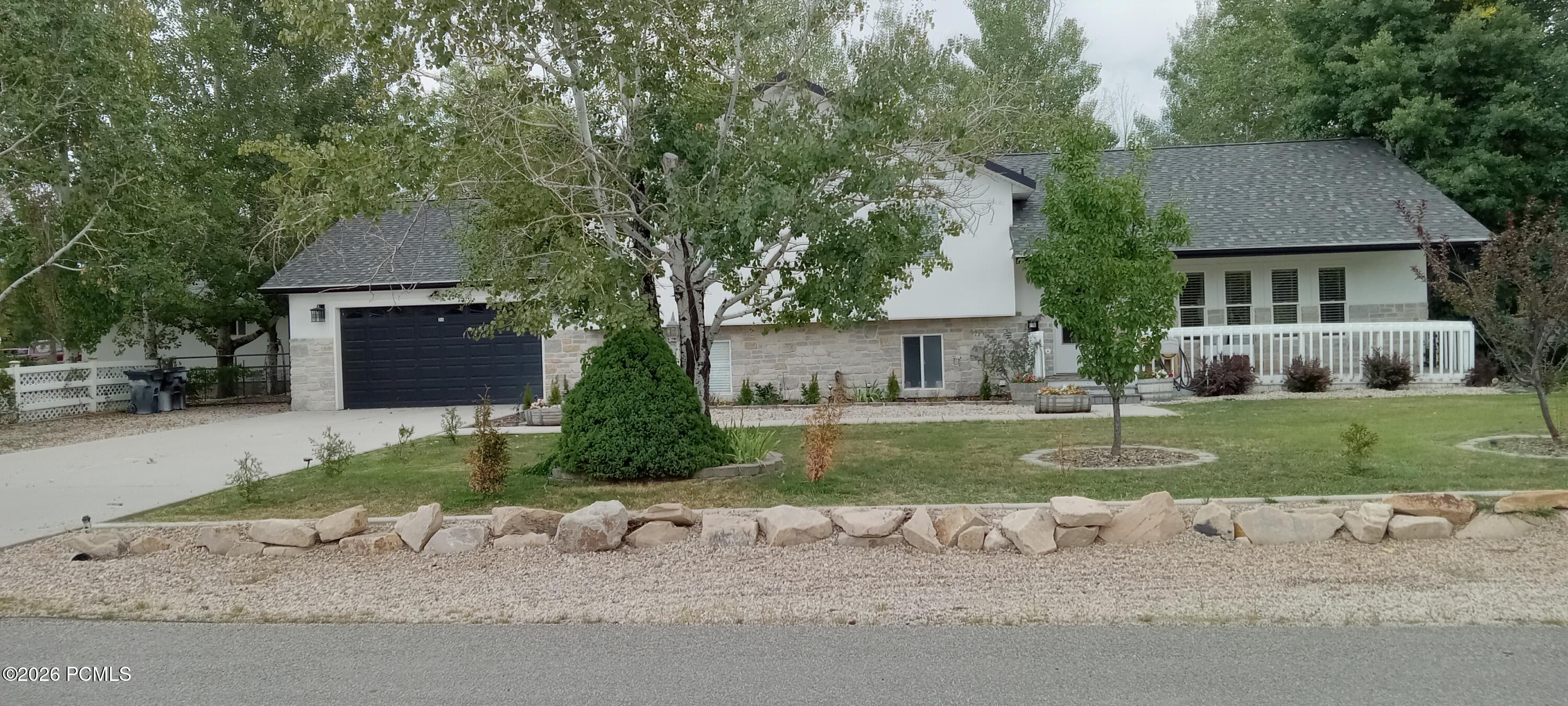 755 W Oak Lane — photo