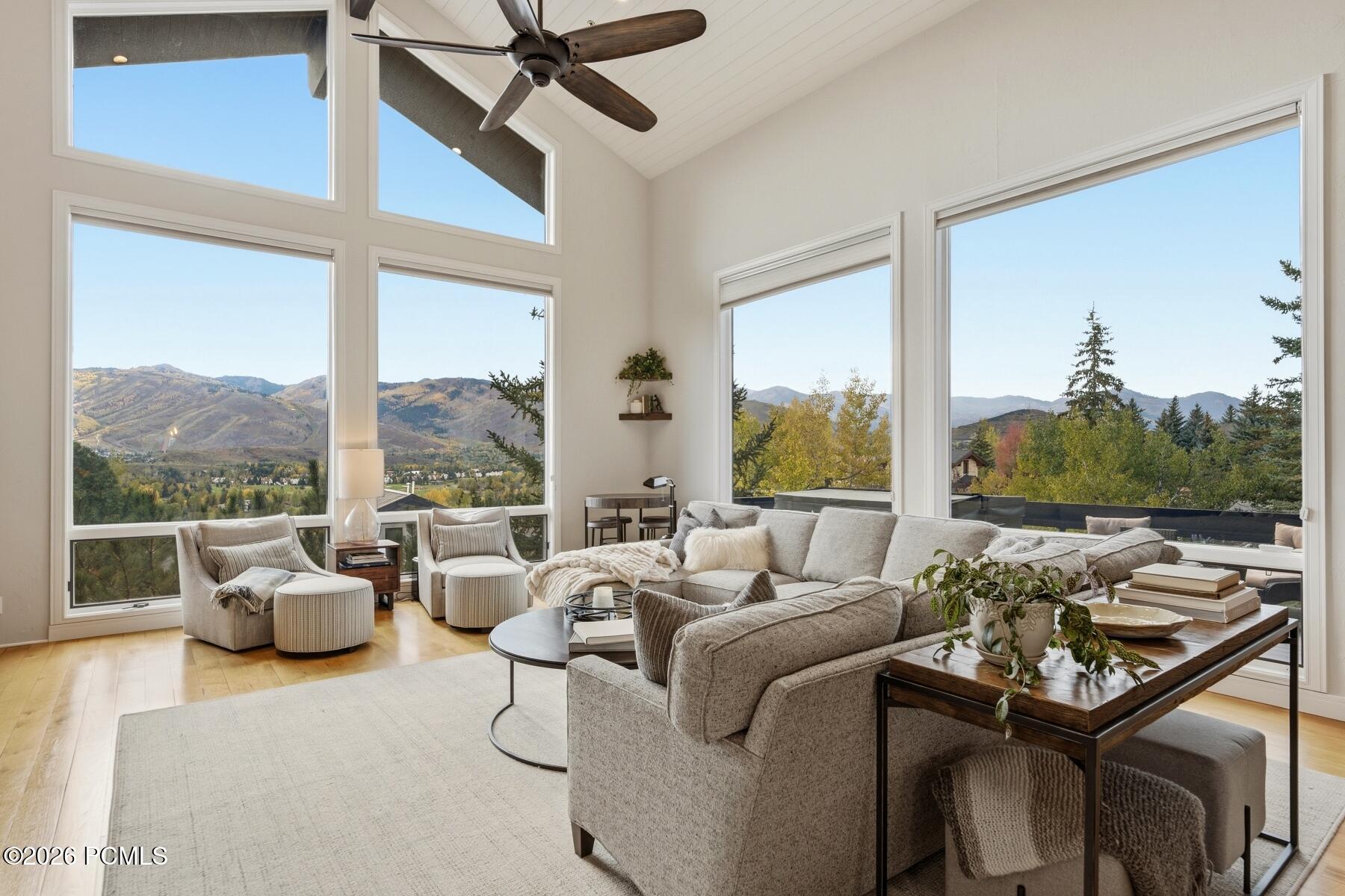 2534 N Larkspur Drive — photo