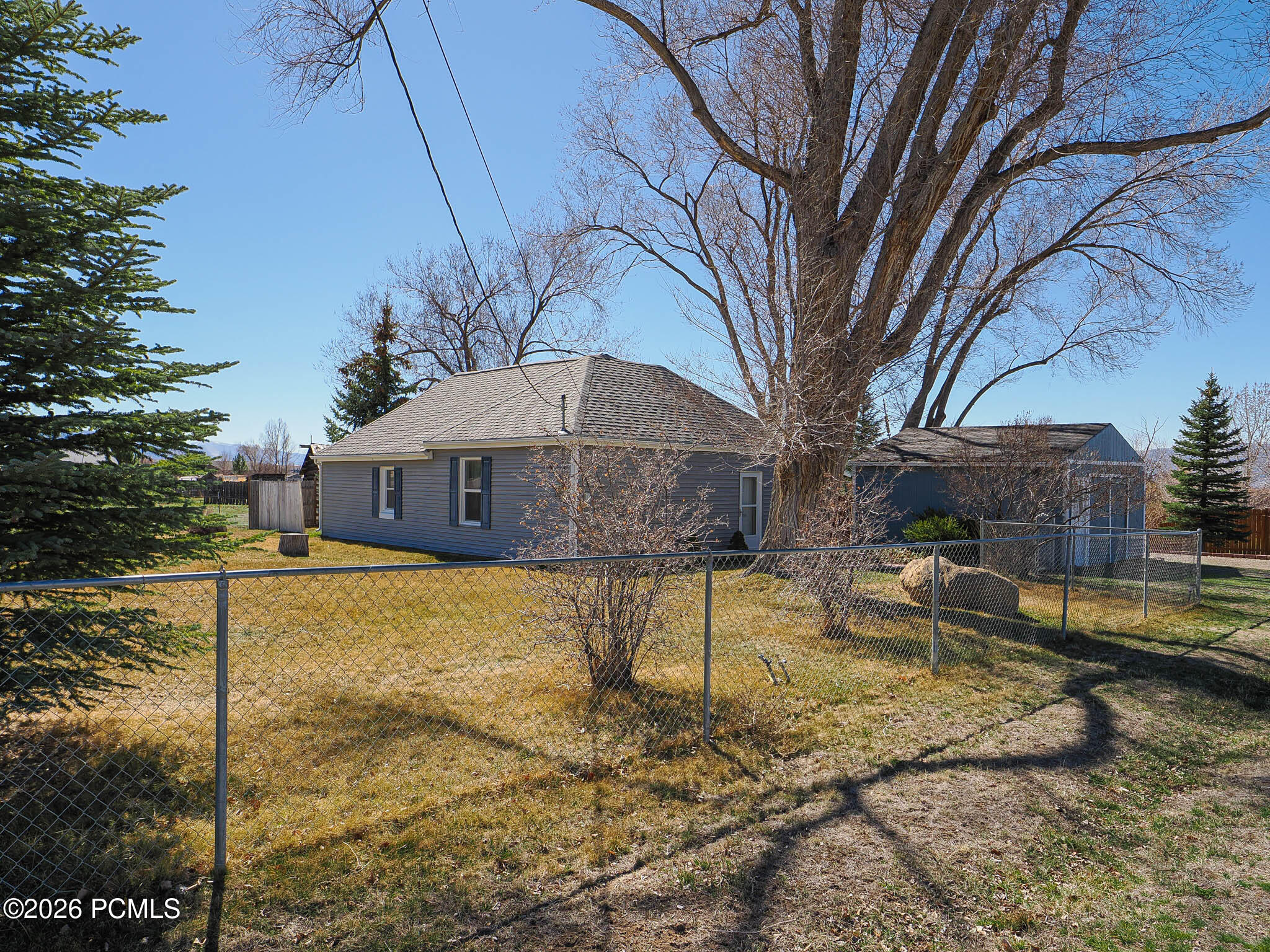 590 E 200 — photo
