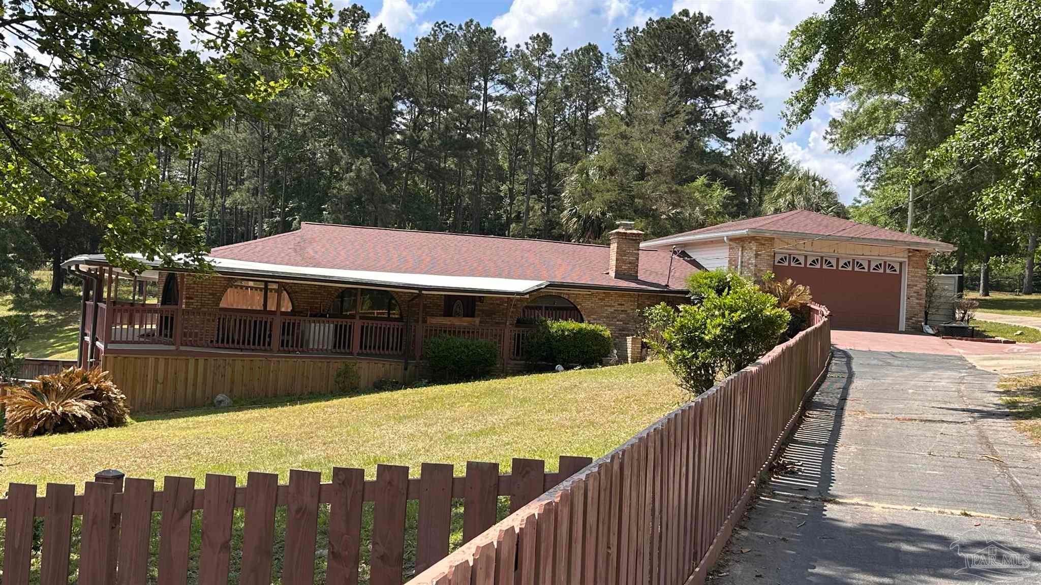 1886 Schnoor Rd — photo