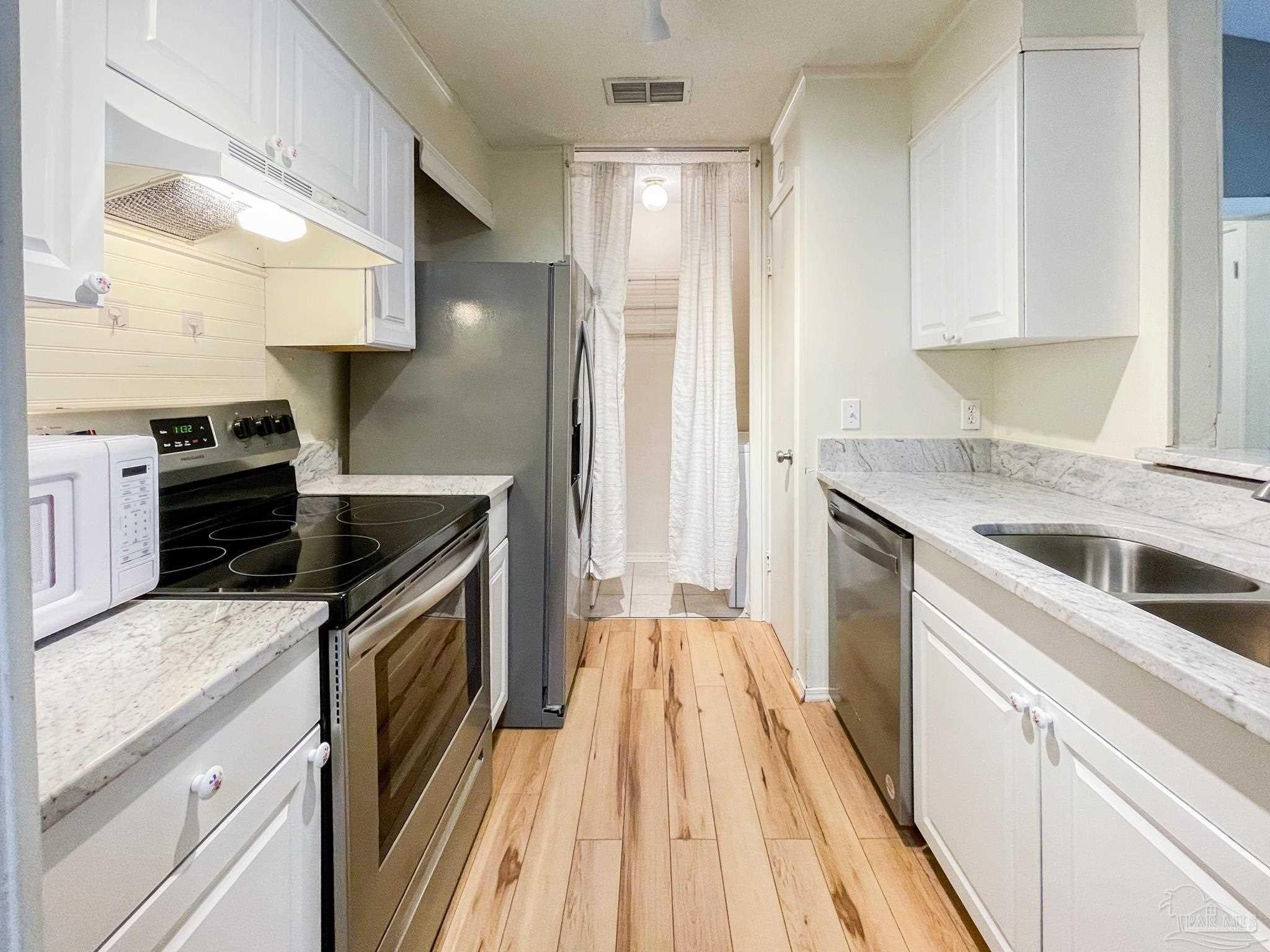 601 E Burgess E4 — photo