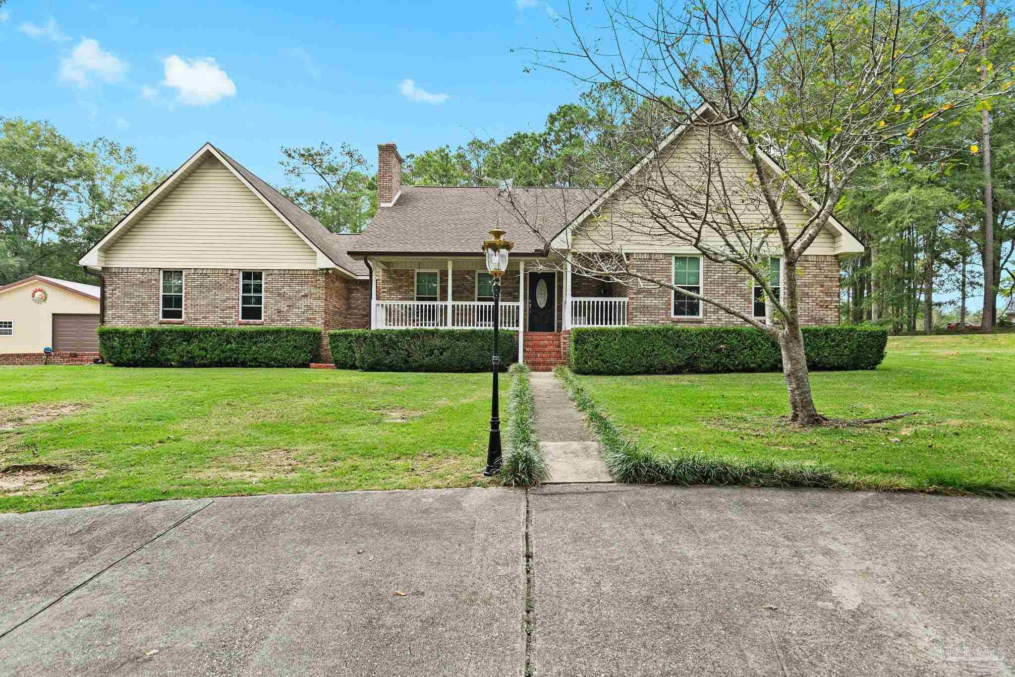 560 Veterans Dr — photo