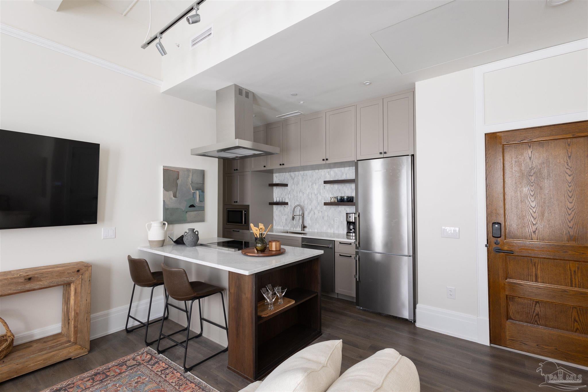 17 S Palafox Pl 304 — photo