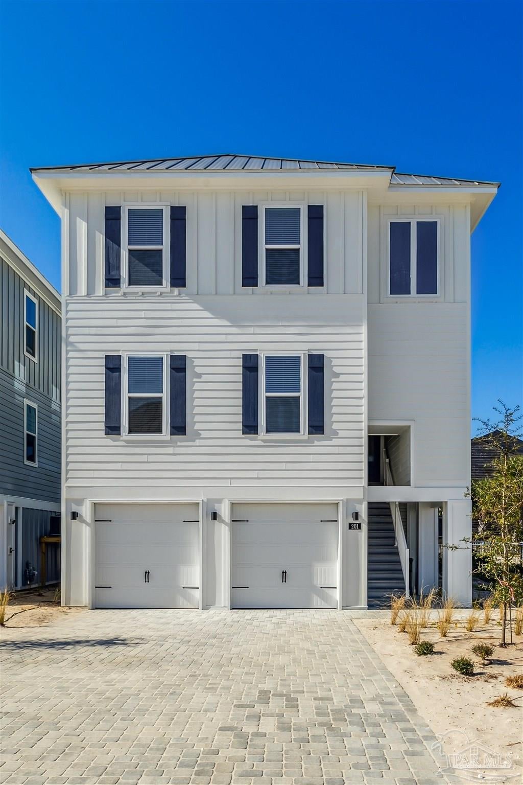 201 Clipper Dr — photo
