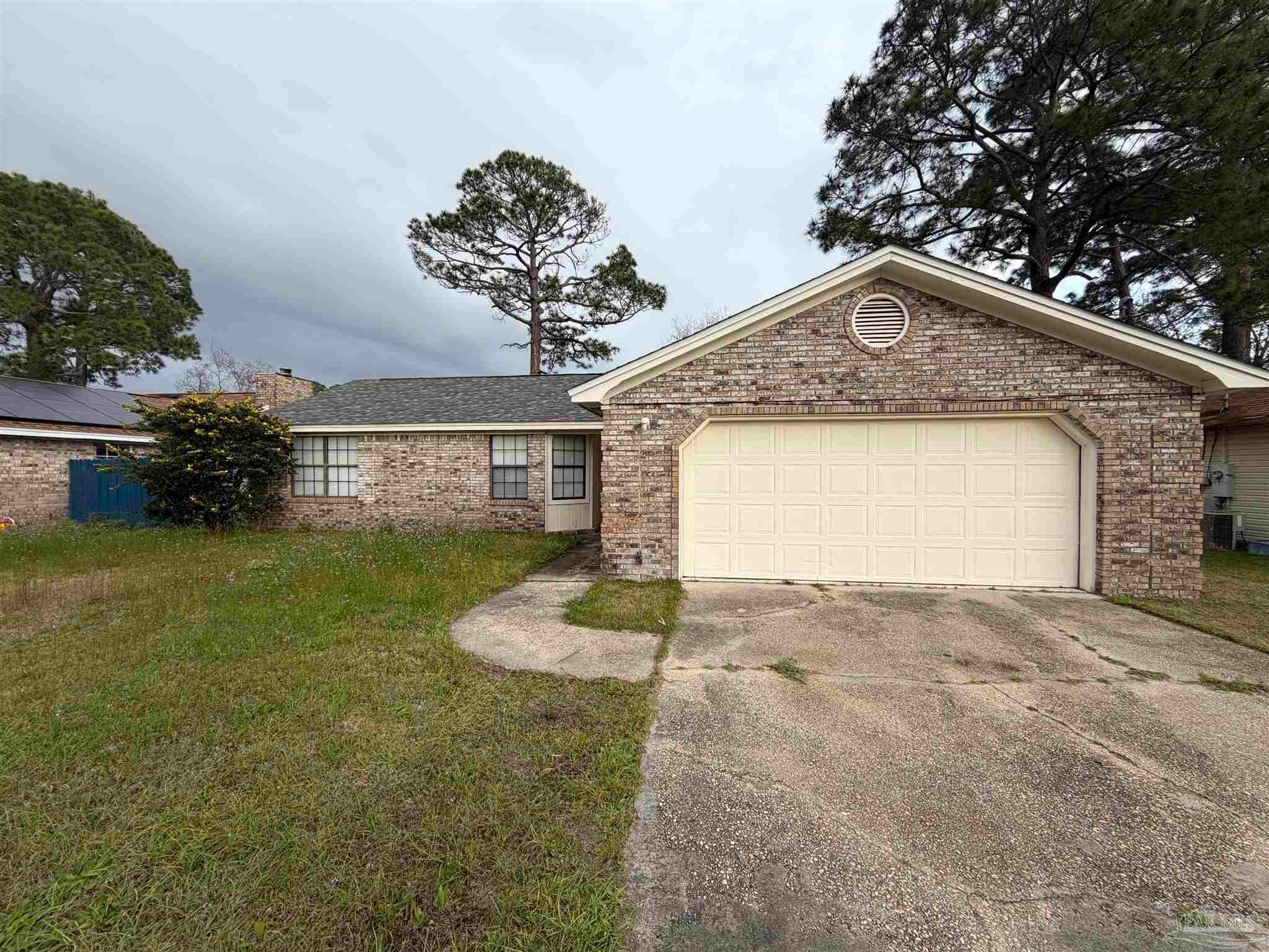 846 Amberway Dr — photo