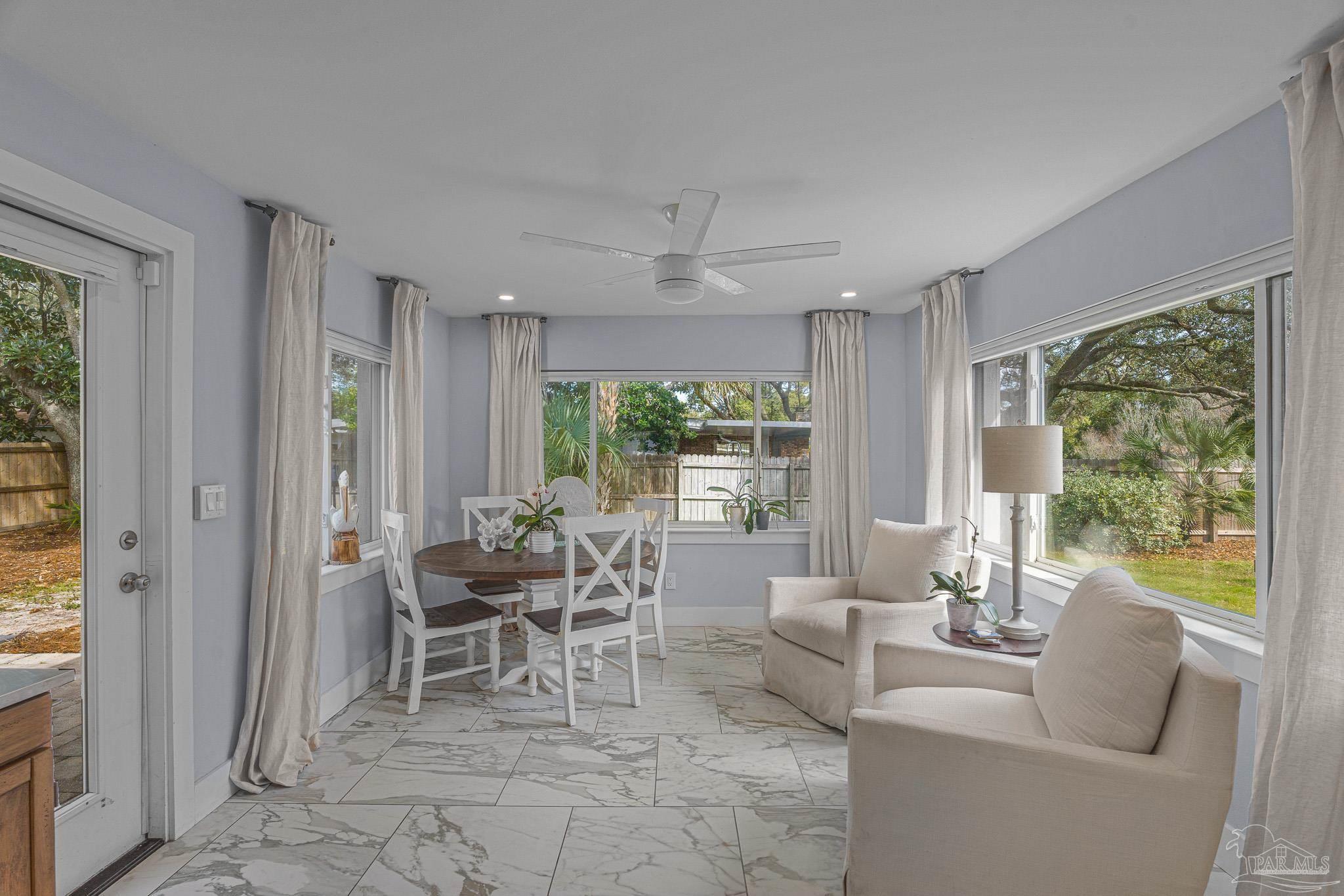306 Shoreline Dr — photo