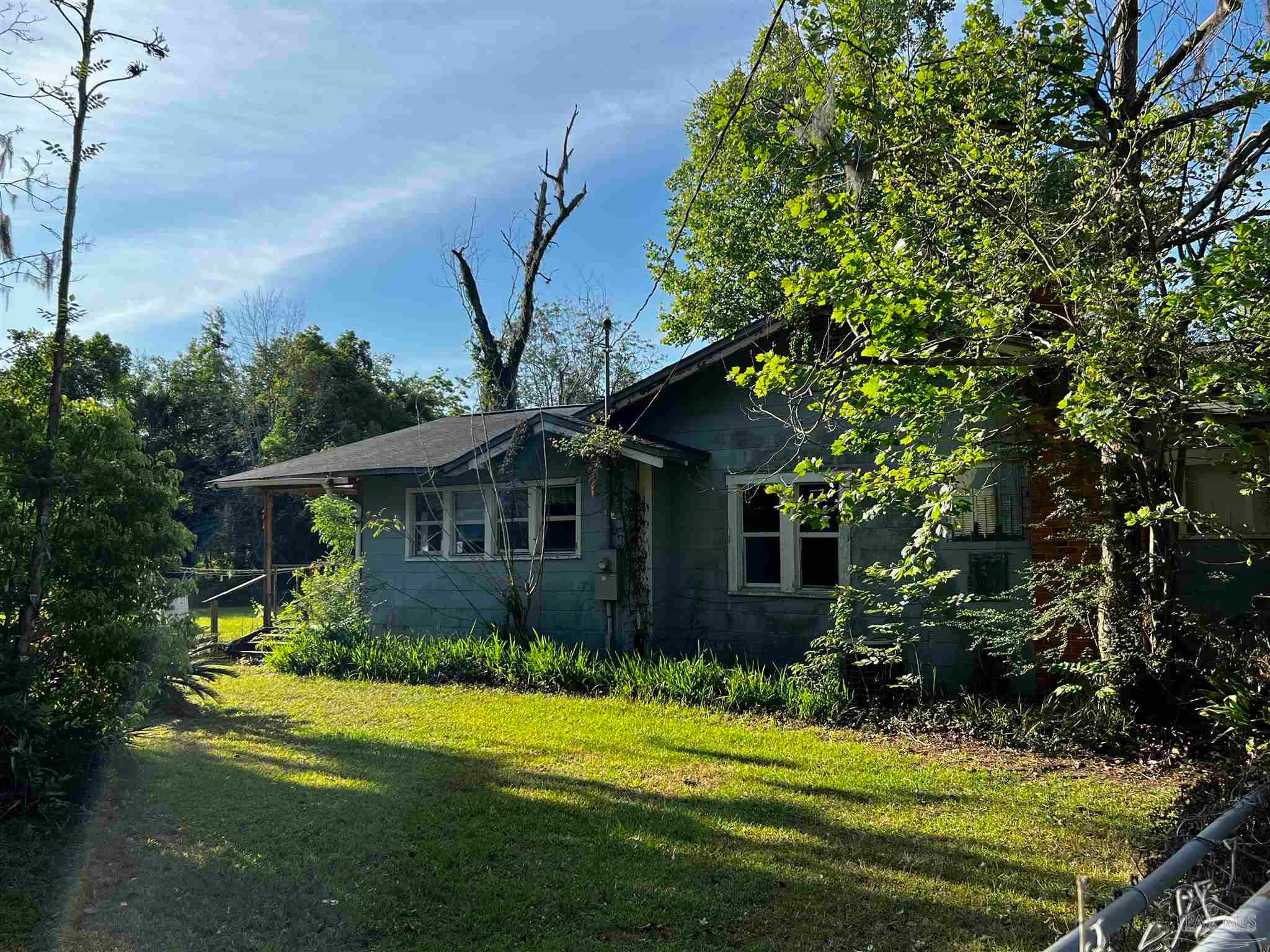 5284 Broad St — photo