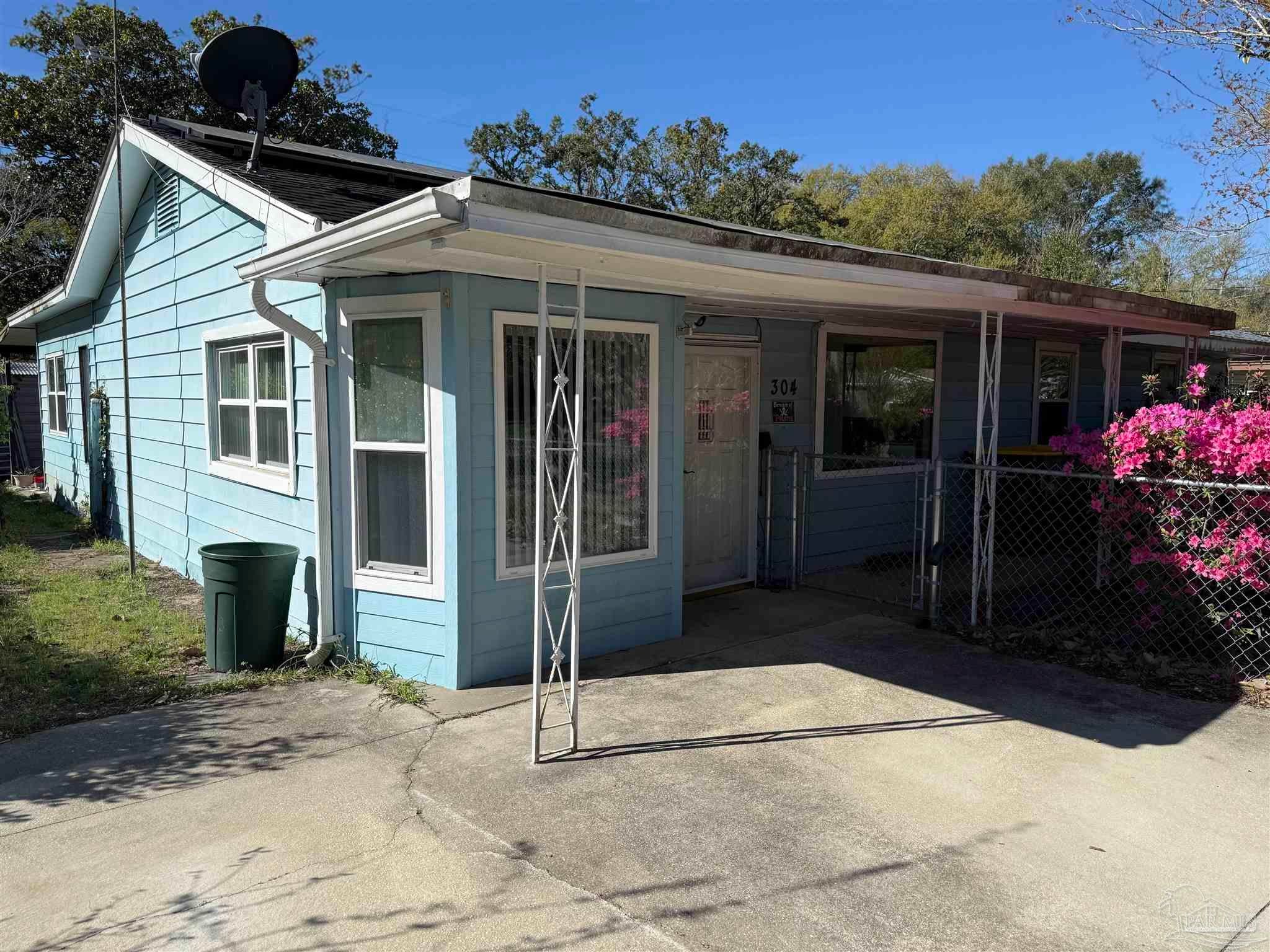 304 NW Oakland Cir — photo