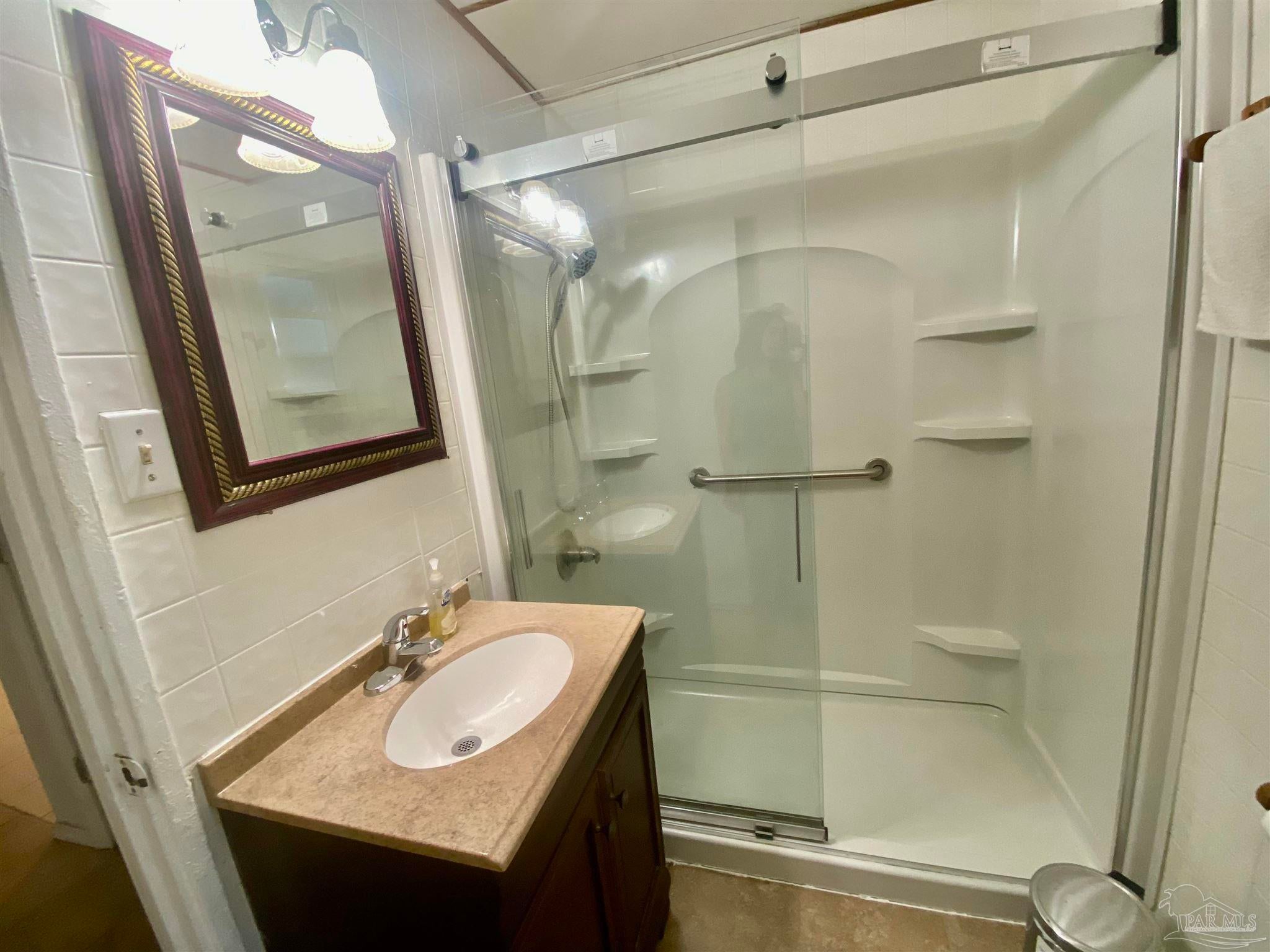 504 New York Dr — photo