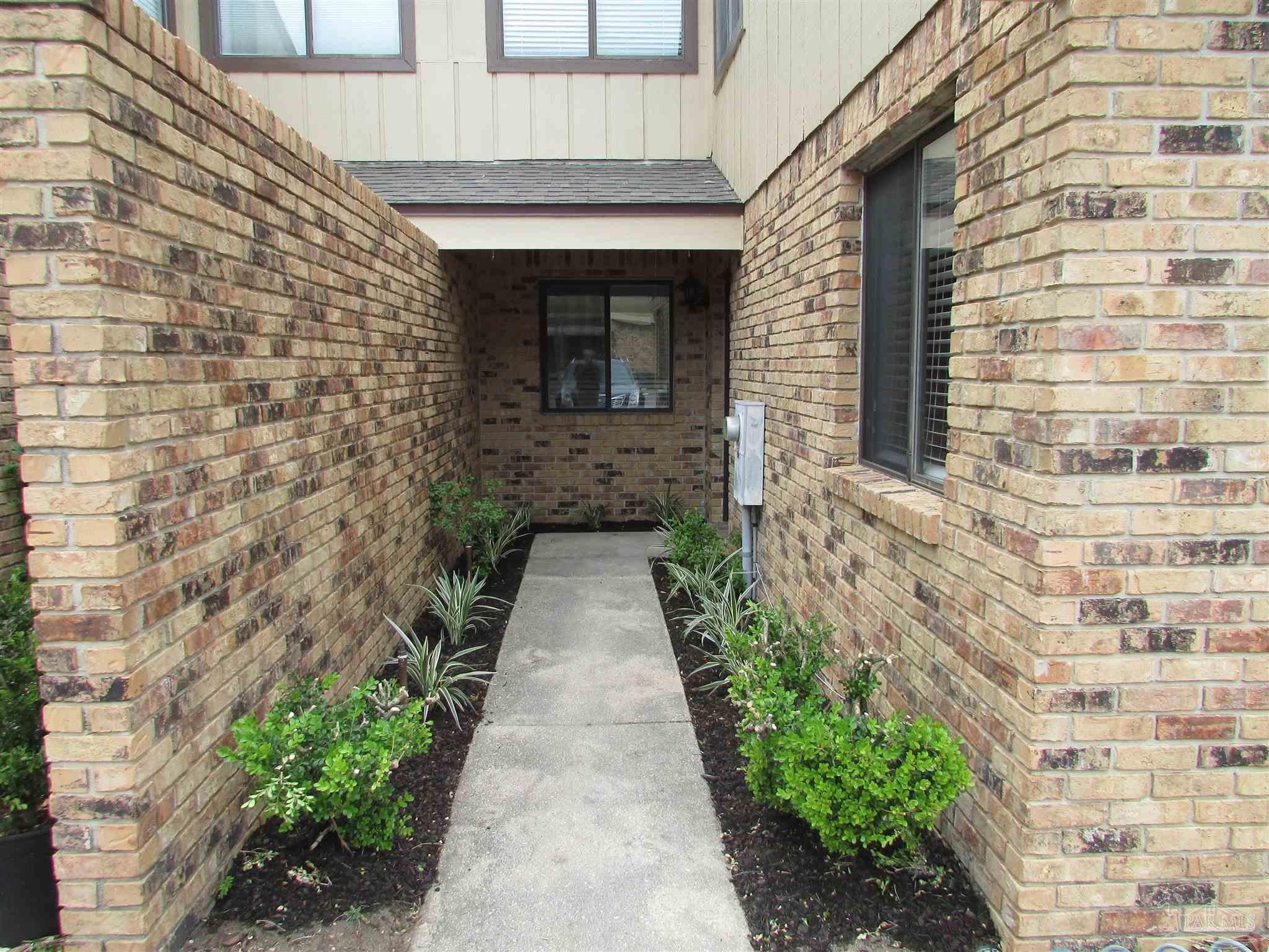 2831 Villager Cir — photo