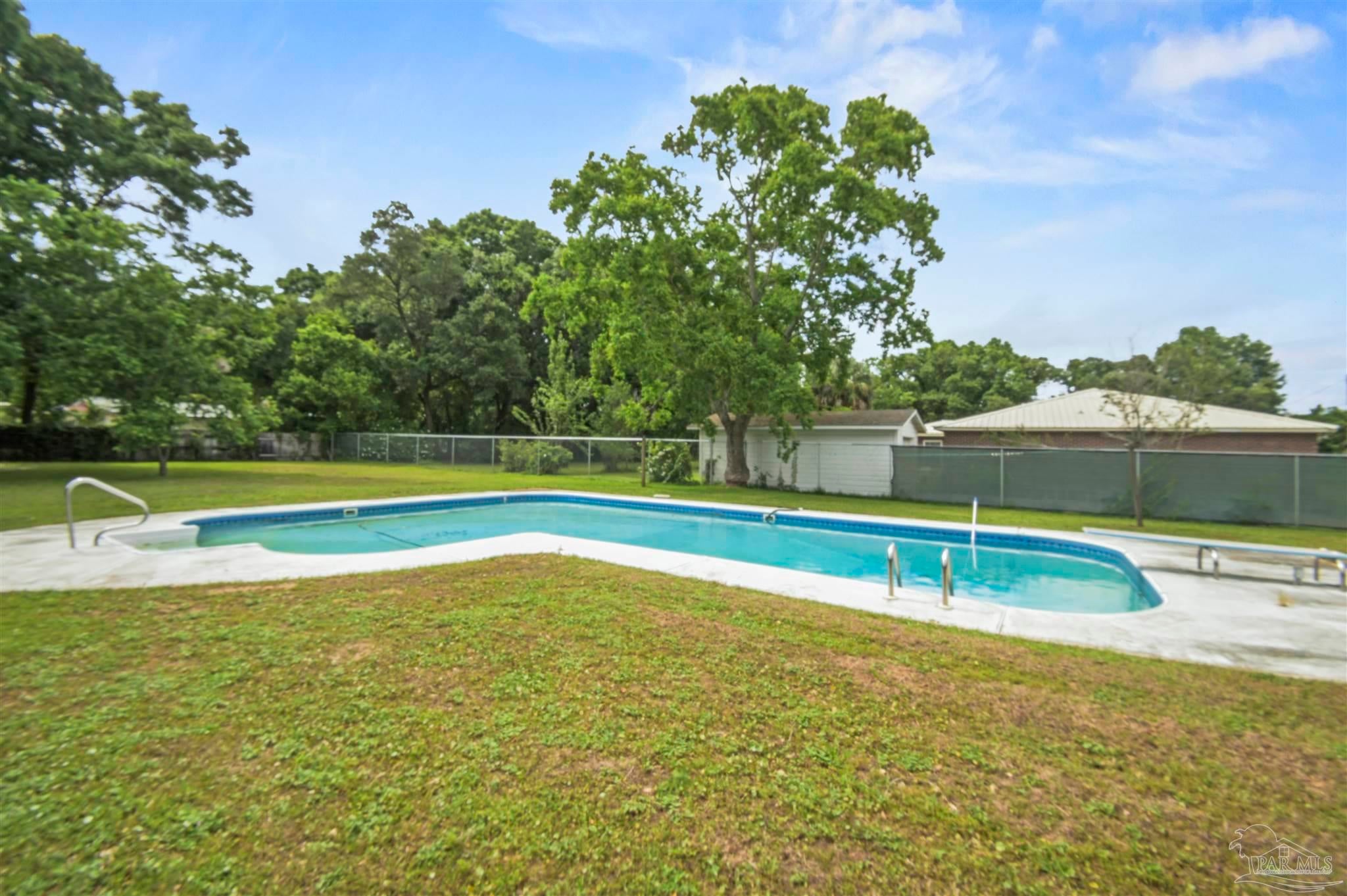 1450 E Burgess Rd — photo
