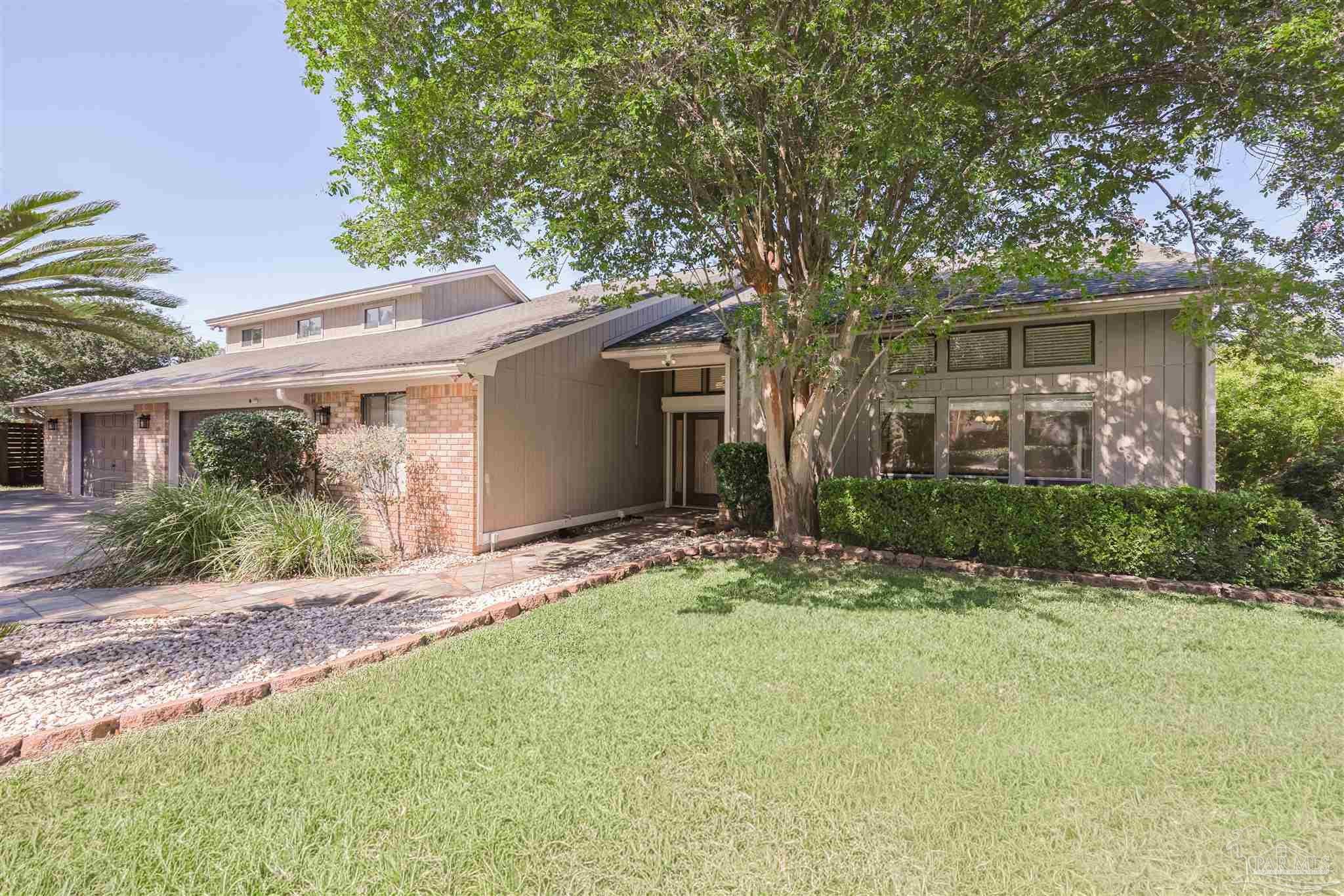 8502 Punta Lora — photo